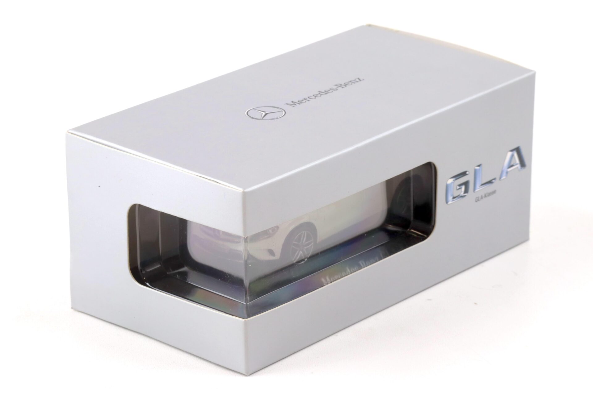 1:43 Schuco Mercedes GLA Klasse X156 cirrus white 2013 DEALER VERSION