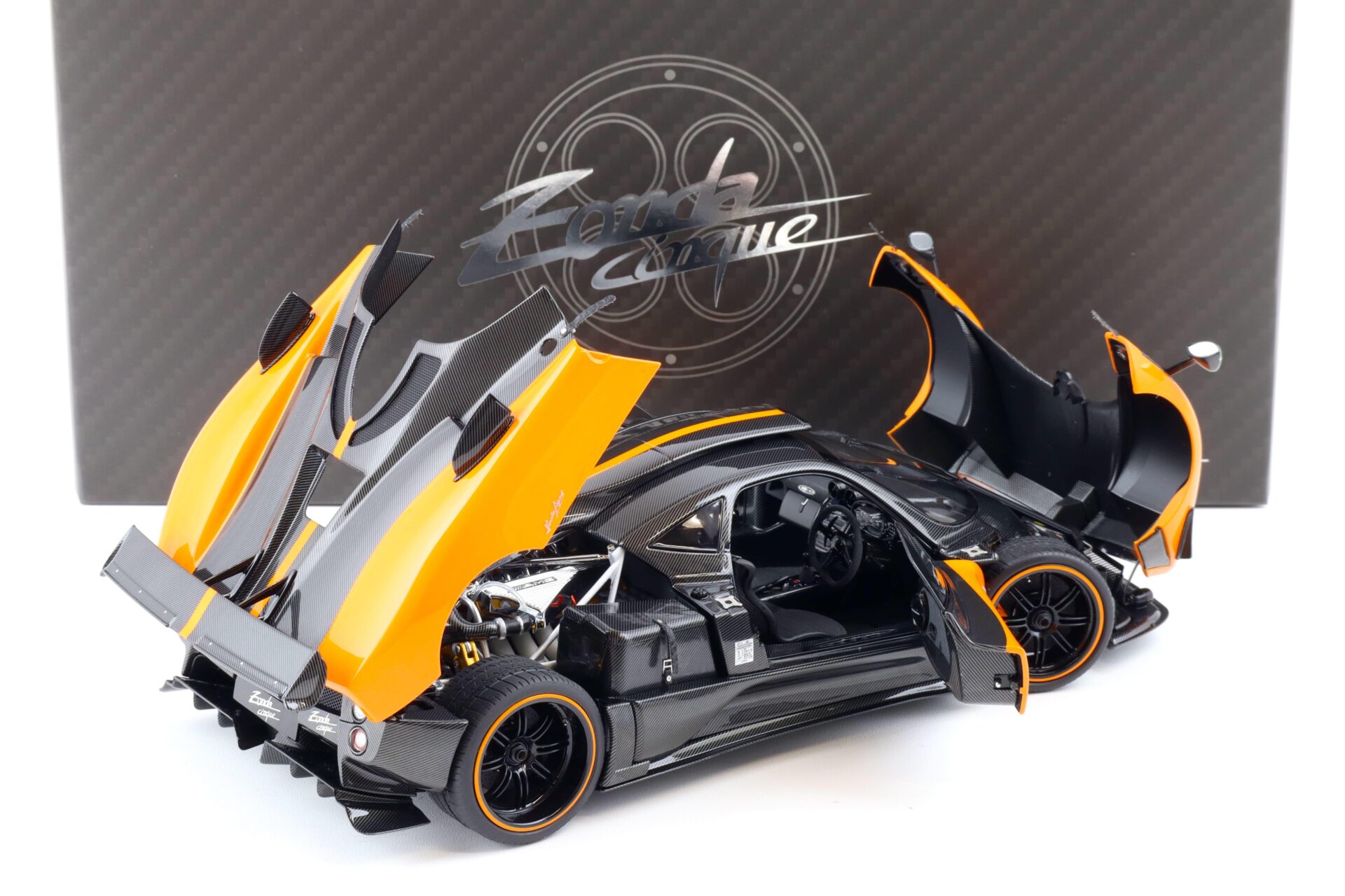 1:18 Almost Real Pagani Zonda Cinque Coupe 2009 Arancio St. Tropez orange