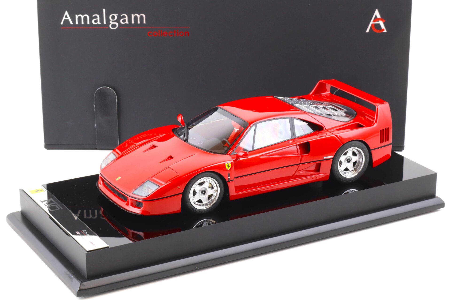 ID 87357 orig 1.jpg 1:18 Amalgam Ferrari F40 Coupe red 1987 Highend Resin with showcase M5904