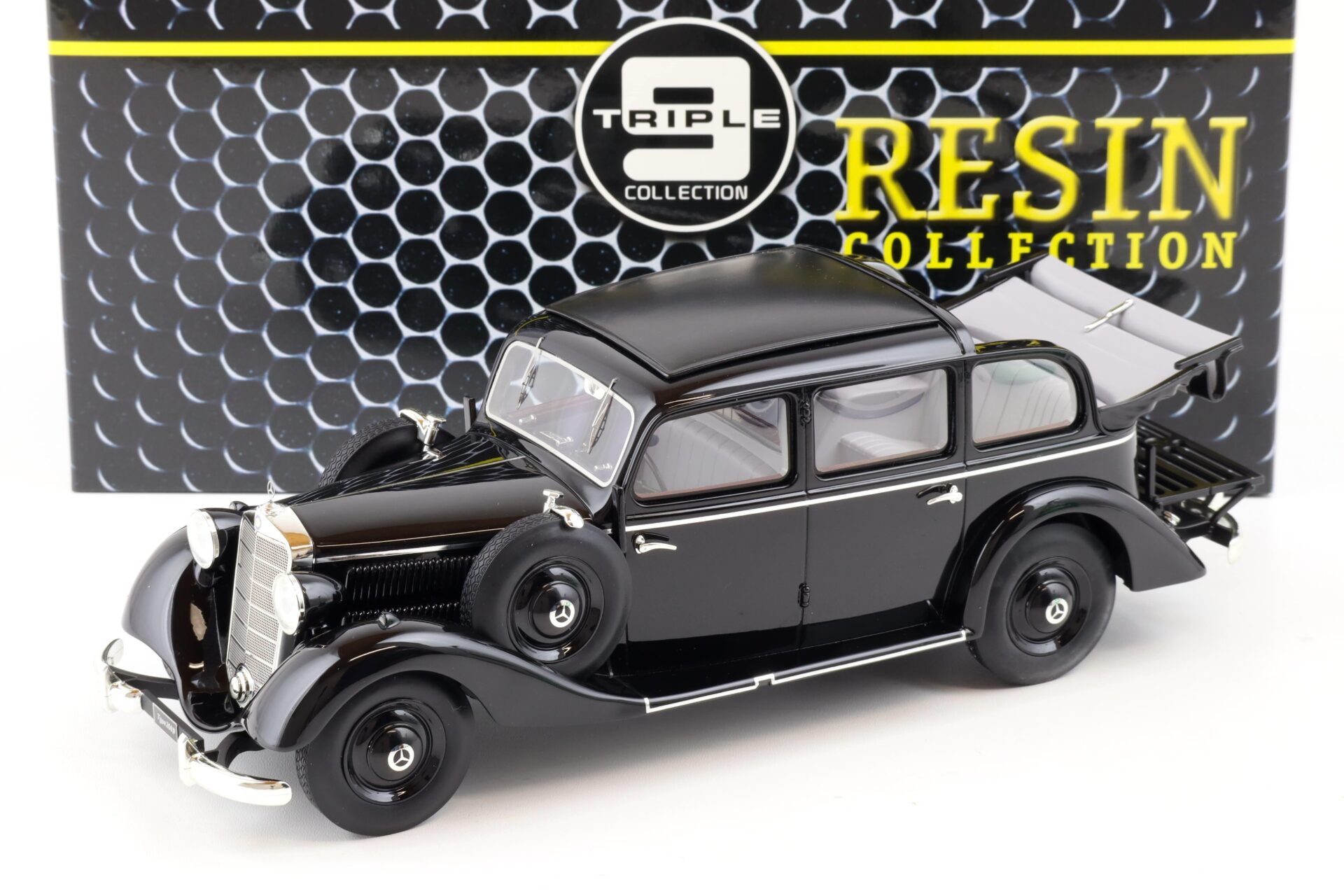 ID 87376 orig 1.jpg 1:18 Triple9 Resin Mercedes 260D Pullman Landaulet 1936 open rear roof black