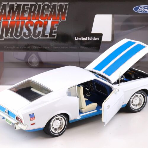 1:18 Auto World 1972 Ford Mustang Fastback Sprint Class of 1972 white/ blue