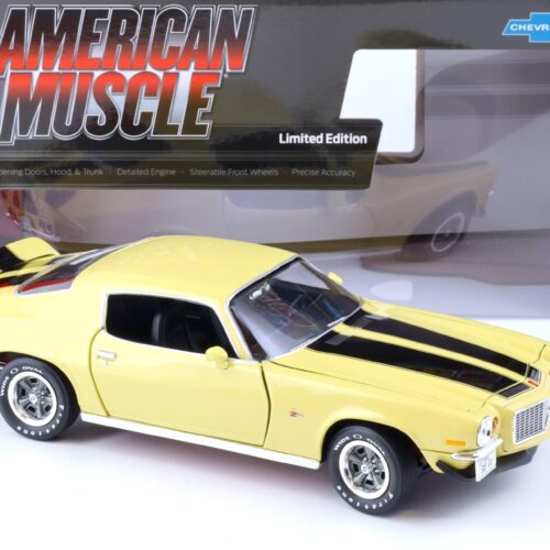 1:18 Auto World 1972 Chevrolet Camaro RS/ Z28 Coupe cream yellow/ black stripes