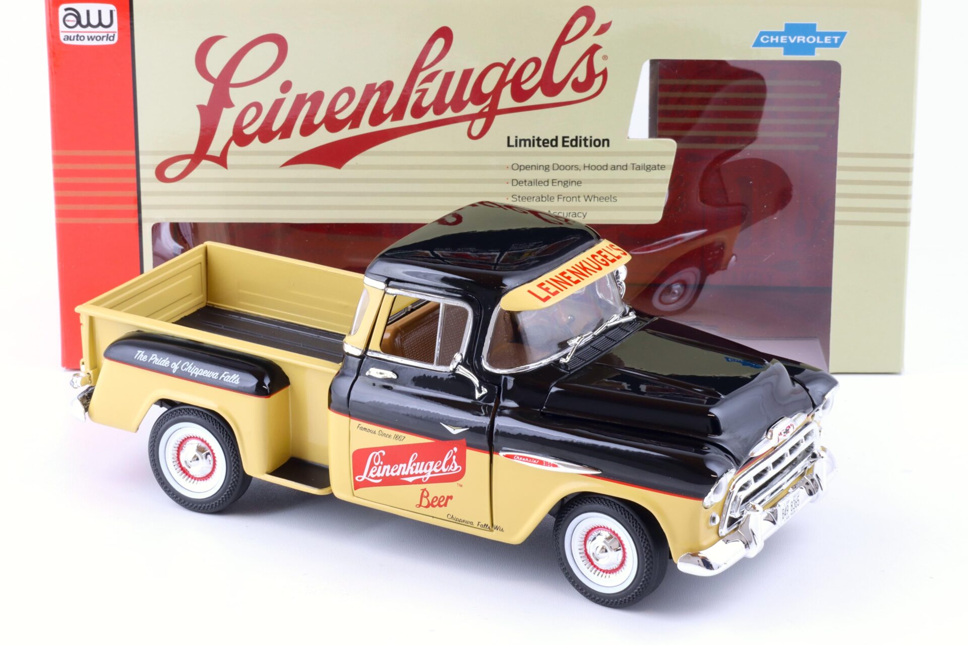 1:18 Auto World 1957 Chevrolet 3100 Stepside Pickup LeinenkugleÂ´s Beer black&tan