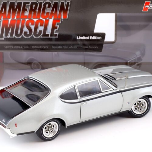 1:18 Auto World 1968 Oldsmobile Cutlass Hurst/ Olds 2-Door MCACN Peruvian silver