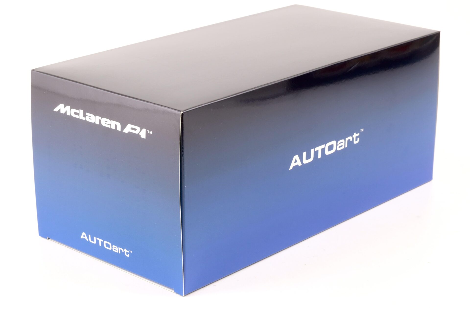 1:18 AUTOart McLAREN P1 2013 Alaskan Diamond white/ blue black interior 76066