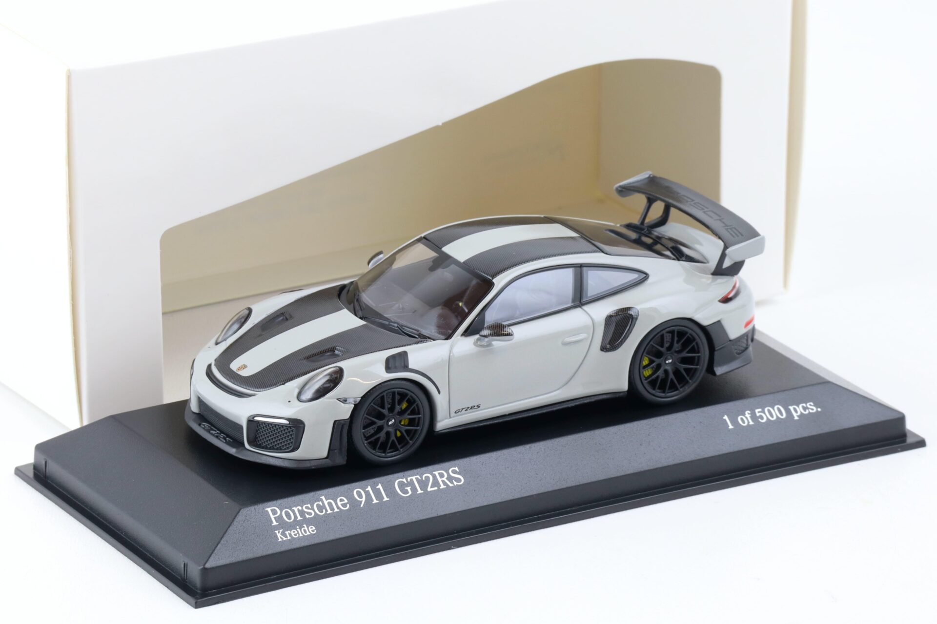 1:43 Minichamps Porsche 911 (991.2) GT2 RS Weissach Package 2018 chalk/ black wheels