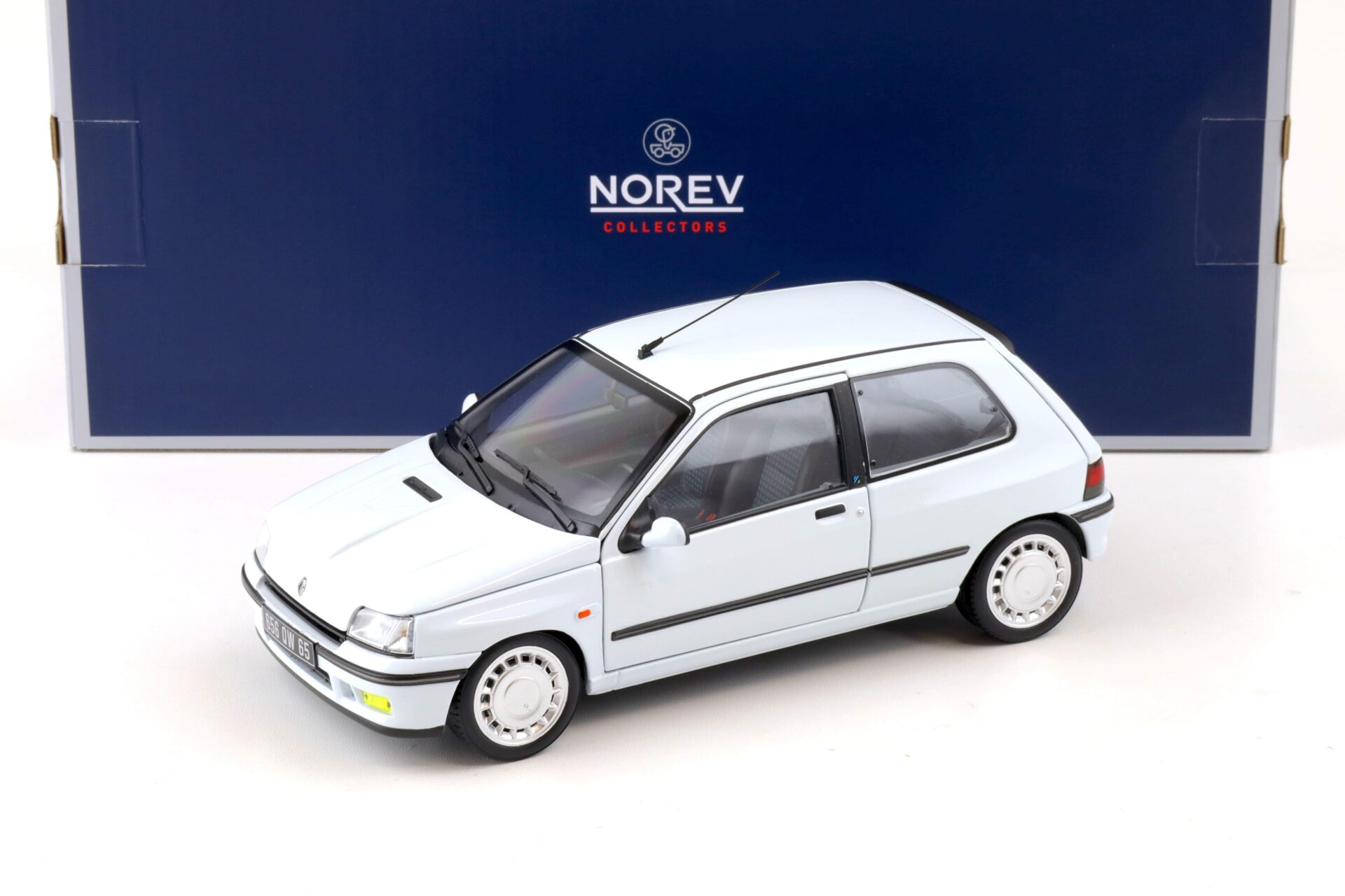 ID 87749 orig.jpg 1:18 Norev Renault Clio 16S Glacier white 1991