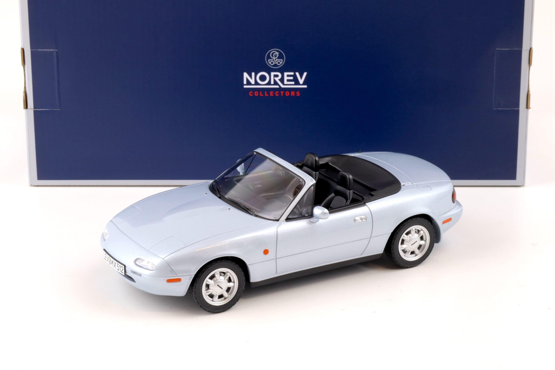 ID 87758 orig.jpg 1:18 Norev Mazda MX-5 Roadster 1991 silver metallic with Hardtop