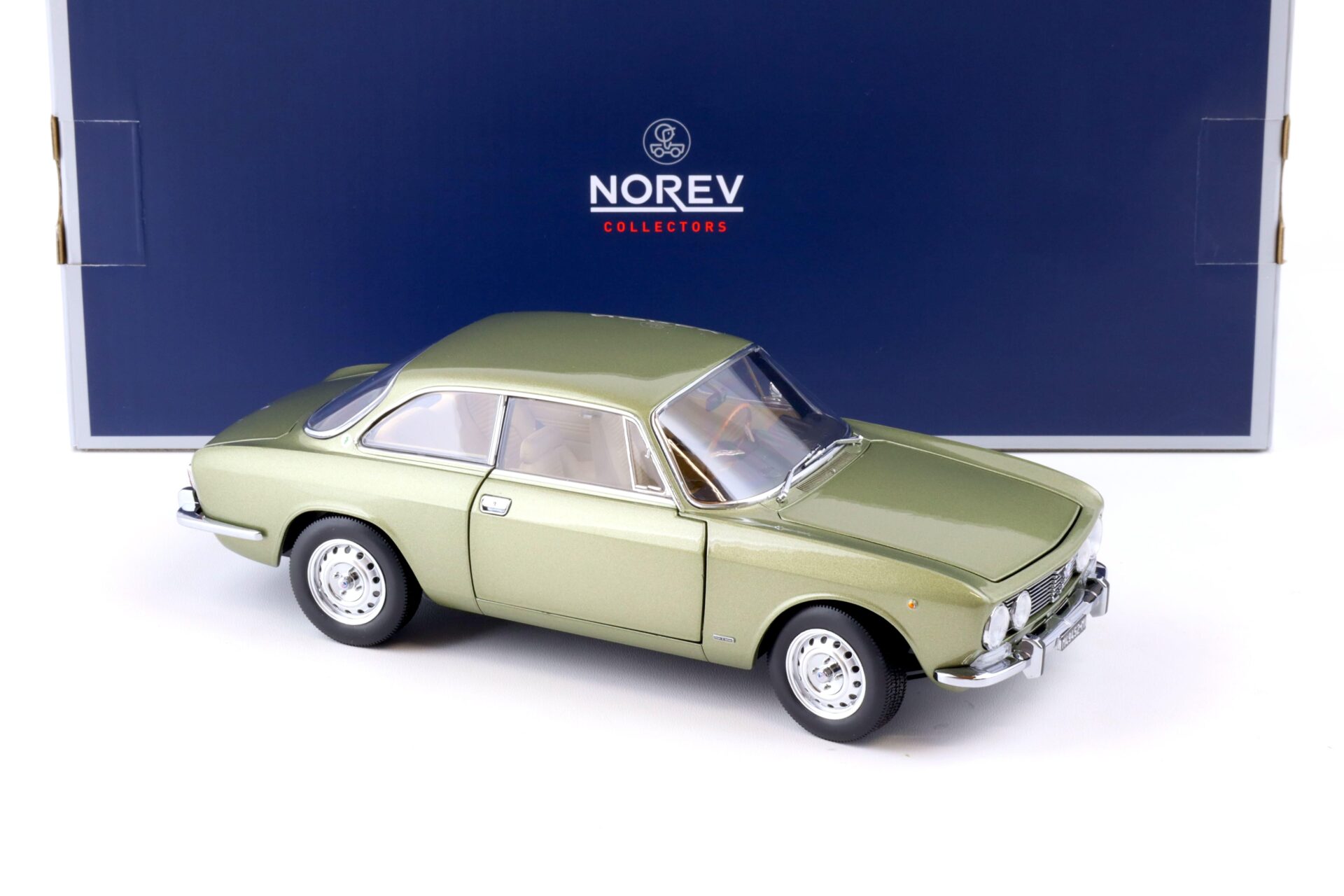 1:18 Norev Alfa Romeo 2000 GTV 1973 green metallic Limited 1000 pcs.