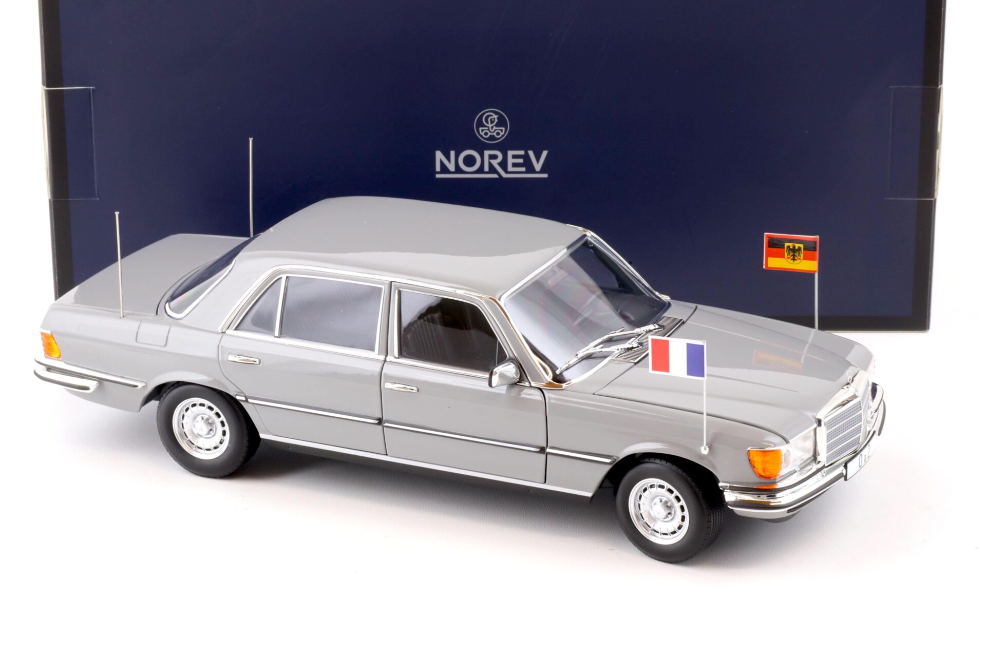 1:18 Norev Mercedes 350 SEL W116 Staatslimousine Helmut Schmidt - Limited 300 pcs.