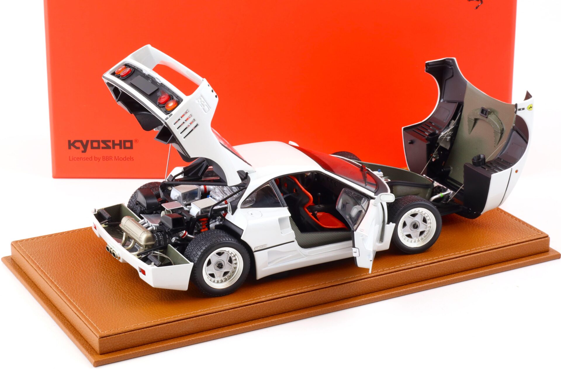 1:18 BBR Kyosho Ferrari F40 metallic white with Showcase - Limited 78 pcs.