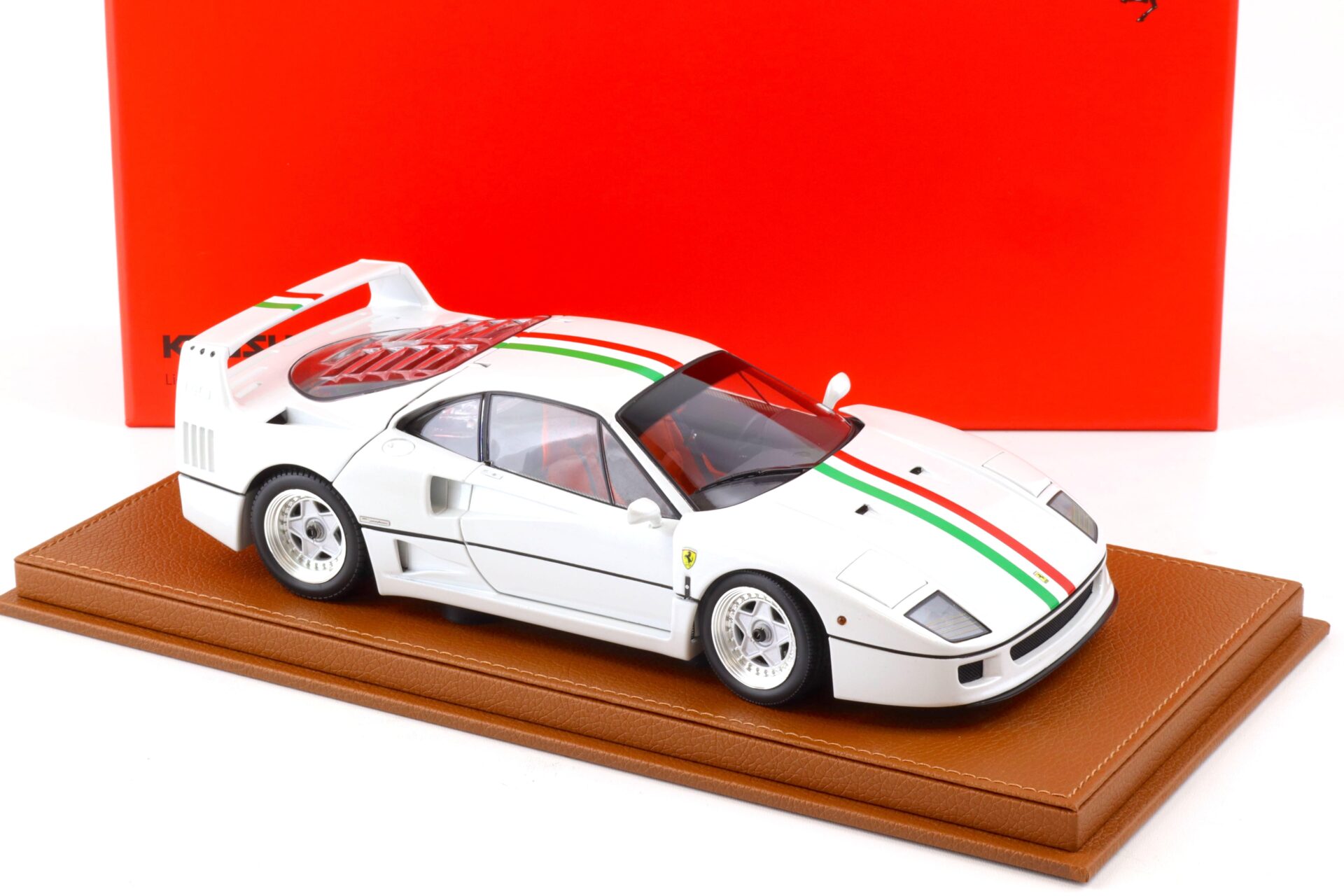 1:18 BBR Kyosho Ferrari F40 metallic white/ Italian Flag with Showcase - Limited 78 pcs.