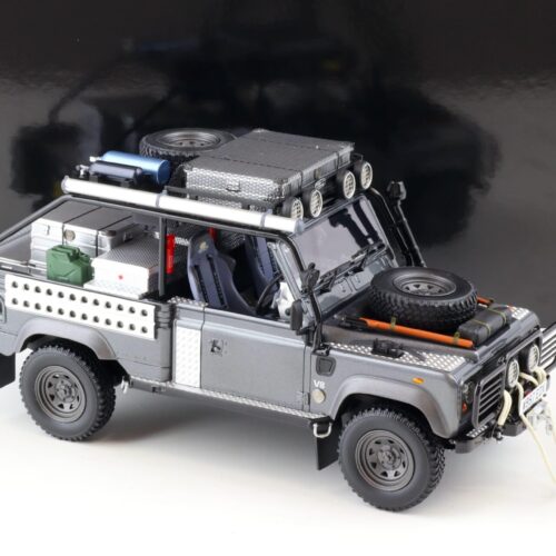 1:18 Kyosho Land Rover Defender Movie Edition Tomb Raider Lara Croft KSR08903TR