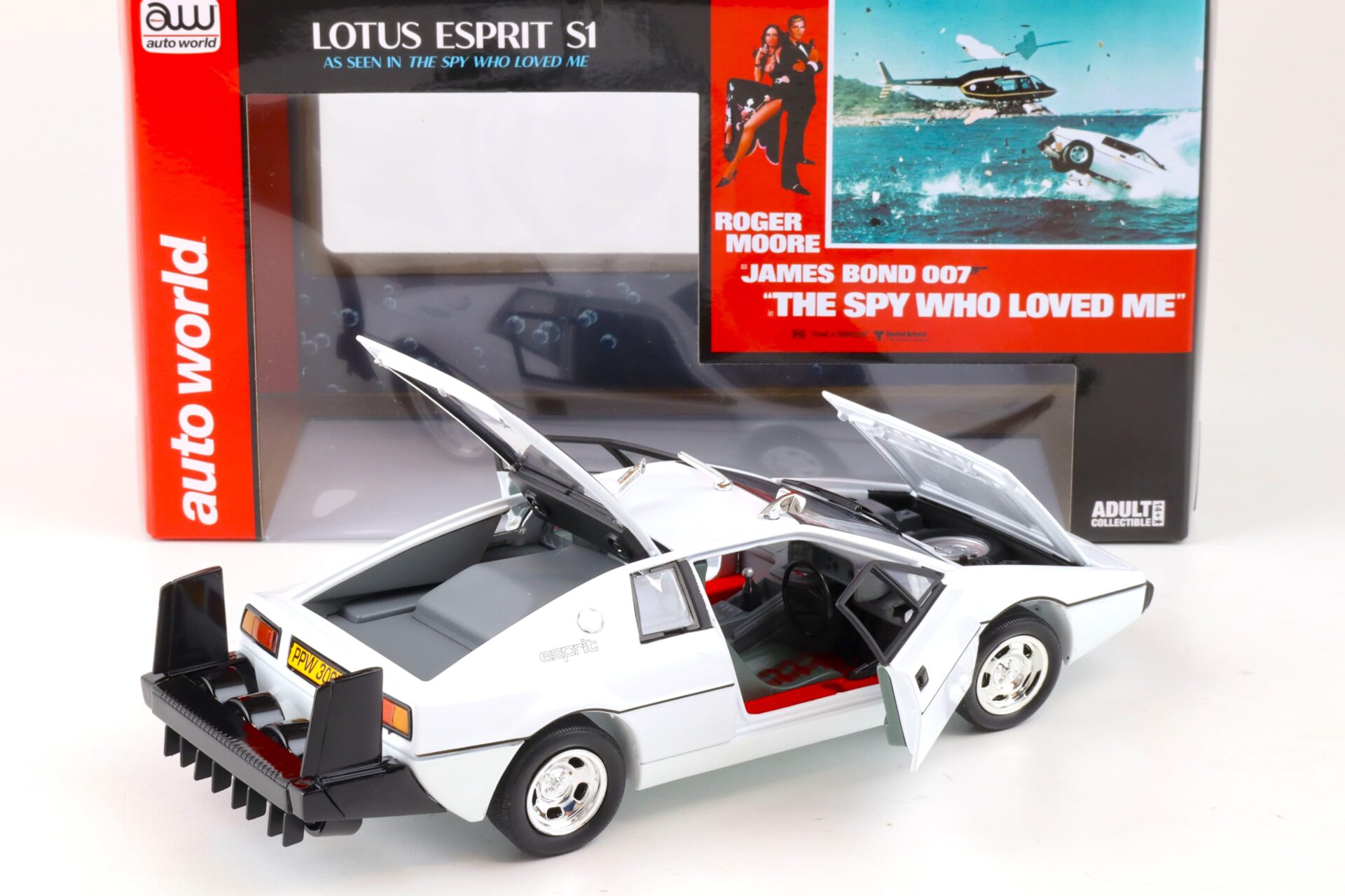 1:18 Auto World 1971 Lotus Esprit S1 white James Bond 007 The Spy Who Loved Me