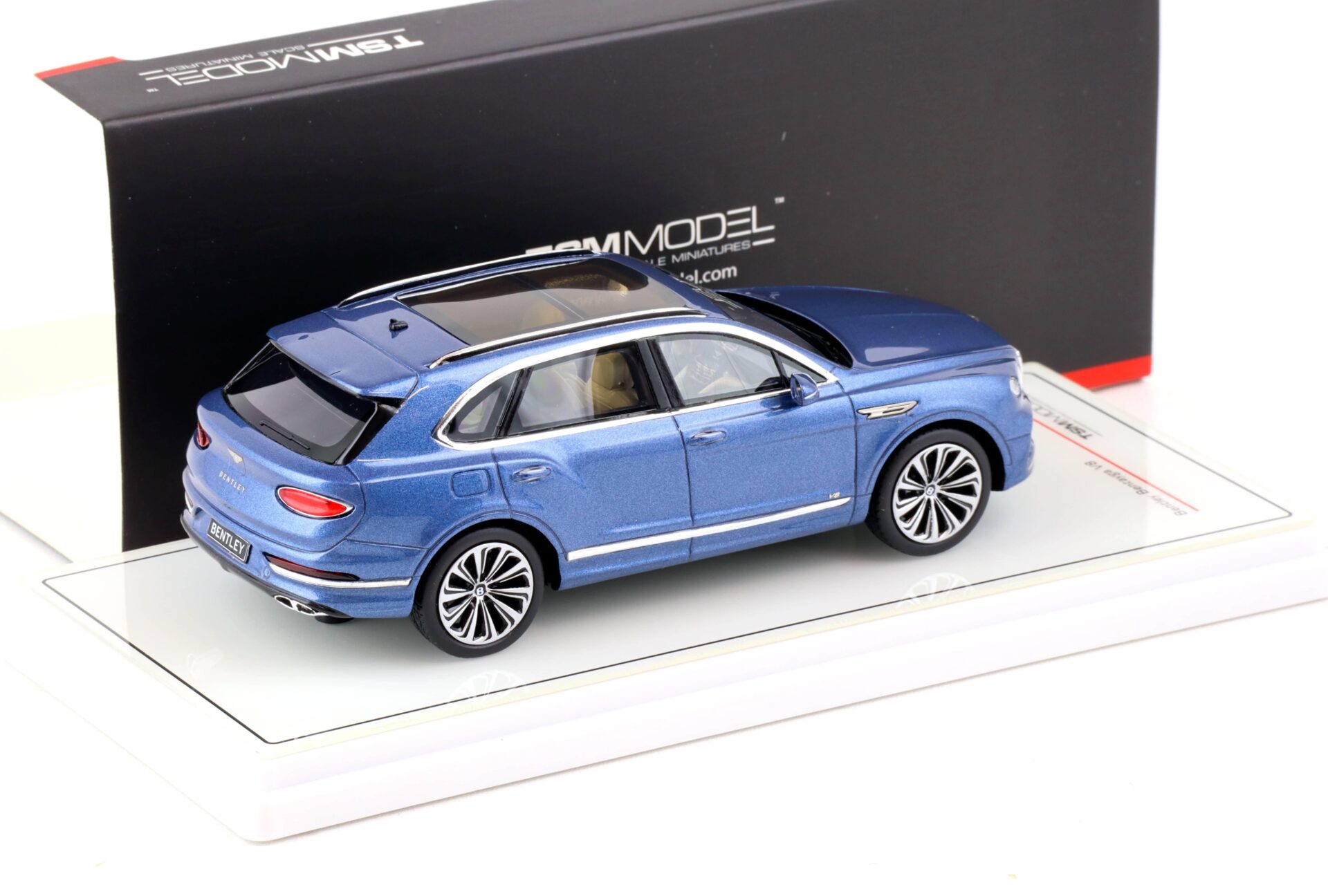 1:43 TSM Model Bentley Bentayga V8 Portofino blue 2020 TSM430548