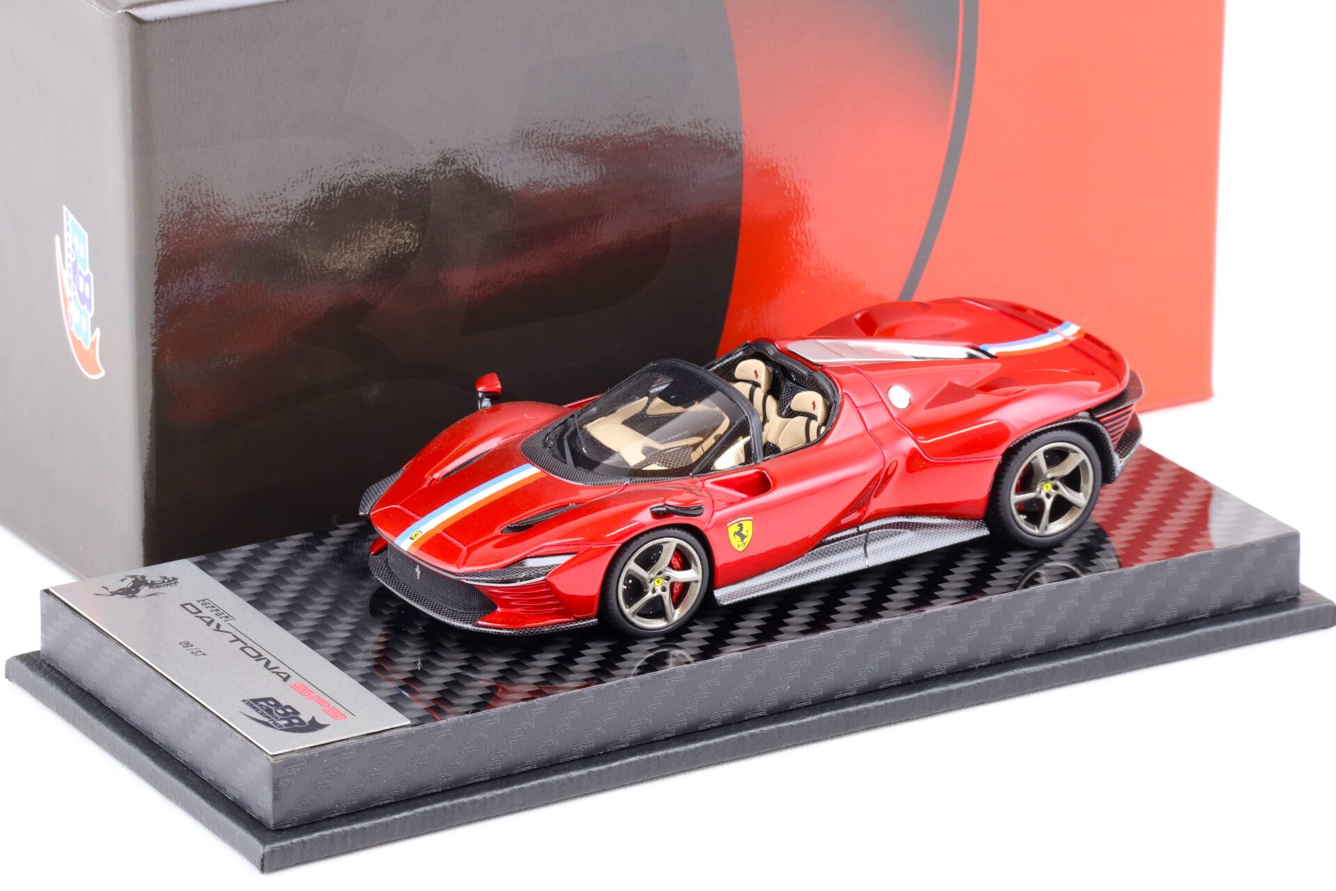 ID 88479 orig.jpg 1:43 BBR Ferrari SP3 Daytona Serie Icona Rosso Fuoco Gloss/ French stripe CARBON BASE - Limited 37 pcs.