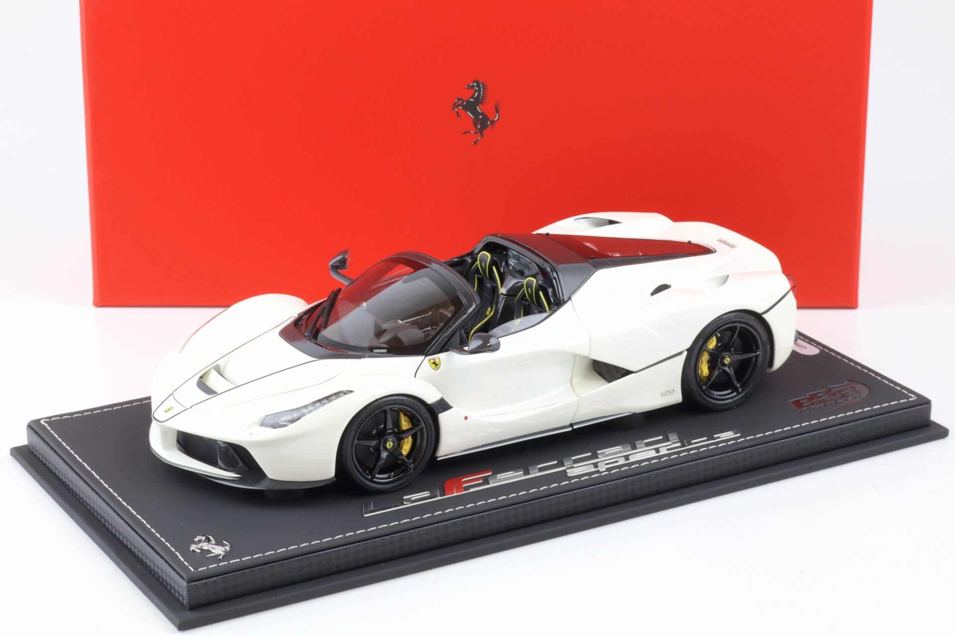 1:18 BBR Ferrari LaFerrari Aperta Bianco Avus white/ black wheels with display - Limited 48 pcs.