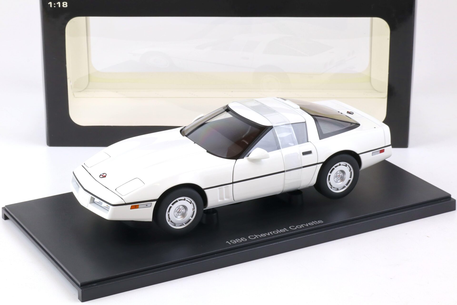 ID 88531 orig.jpg 1:18 AUTOart 1986 Chevrolet Corvette C4 white 71243