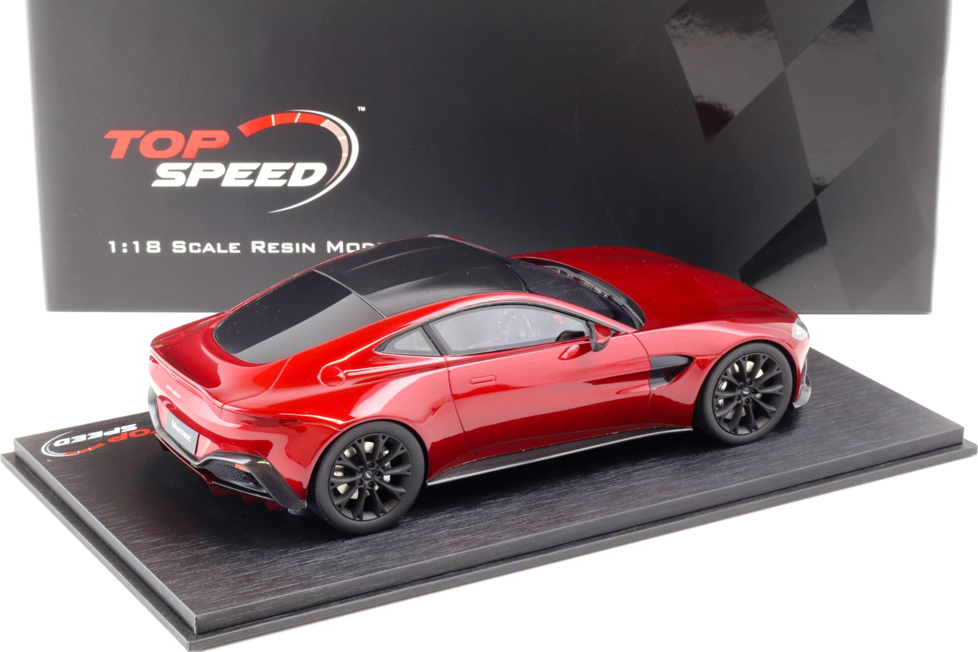 1:18 Top Speed 2018 Aston Martin Vantage Coupe Hyper red TS0184