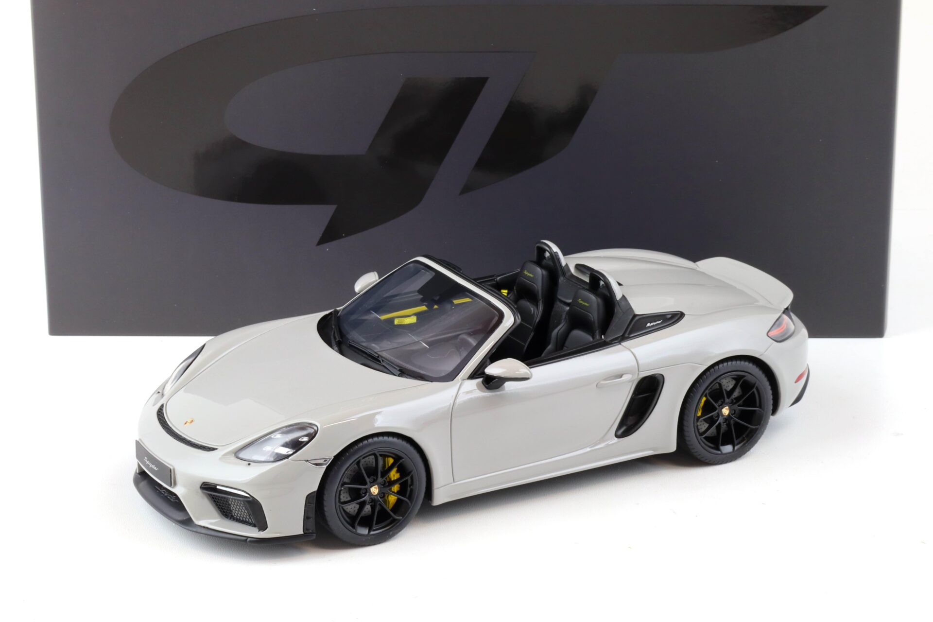 ID 88688 orig.jpg 1:18 GT Spirit GT436 Porsche 718 Spyder 2019 Crayon grey