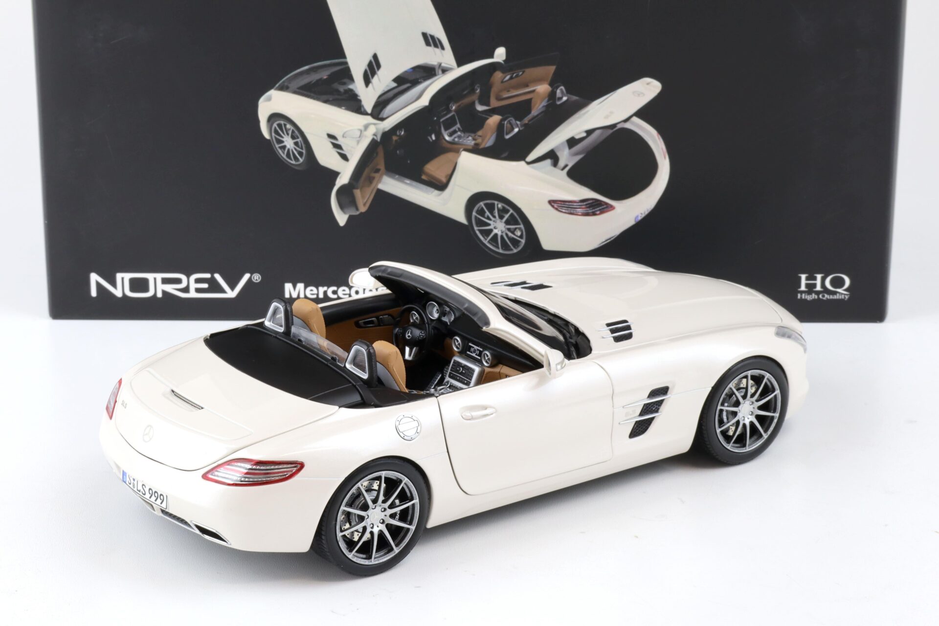 1:18 Norev Mercedes SLS AMG Roadster 2011 R197 metallic white 183491
