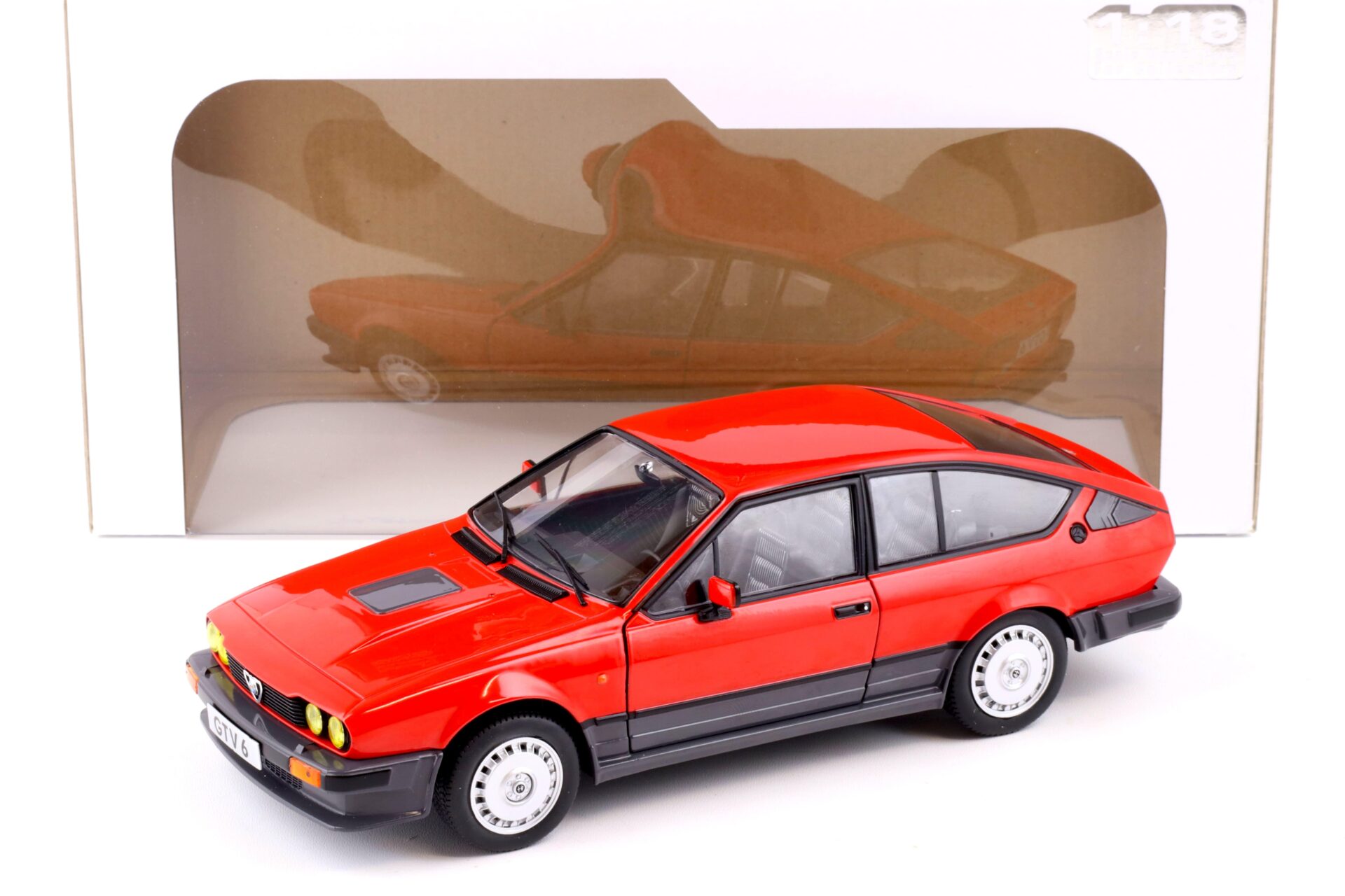ID 88887 orig 2.jpg 1:18 Solido Alfa Romeo GTV 6 Alfa red 1984 S1802301