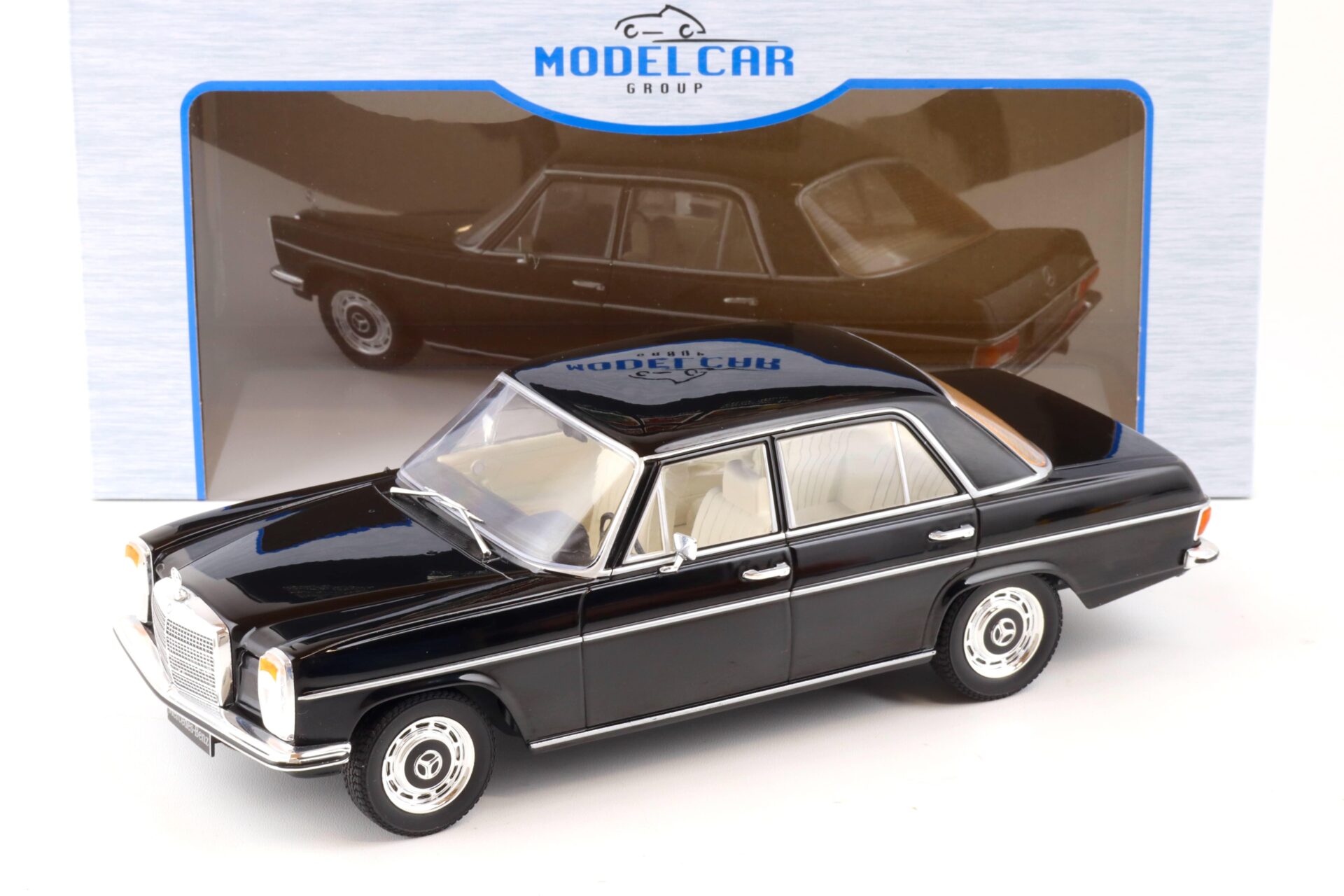 1:18 MCG Mercedes 220D W115 Limousine black 1972
