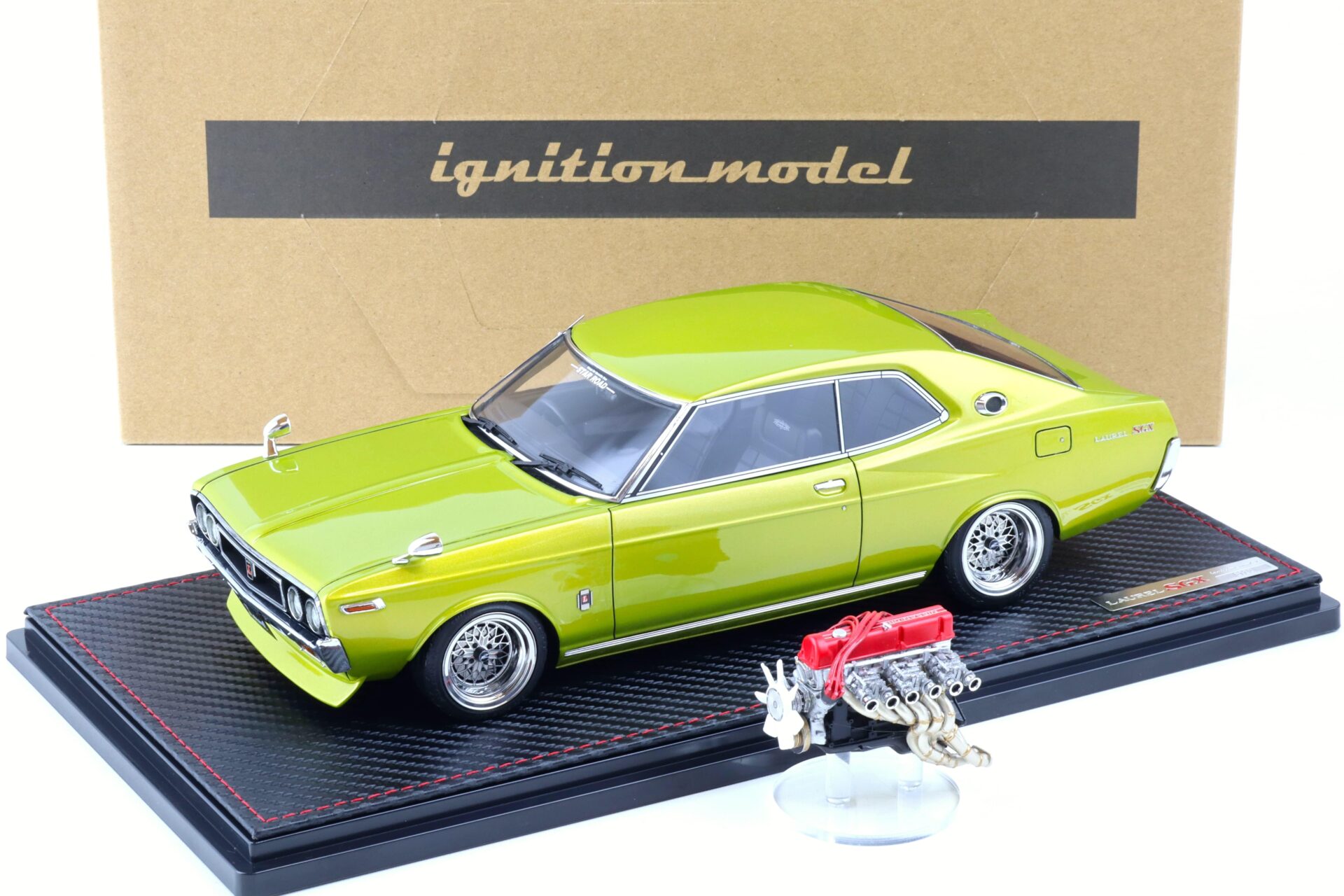 1:18 Ignition Model IG3011 Nissan Laurel 2000SGX (C130) green metallic + engine