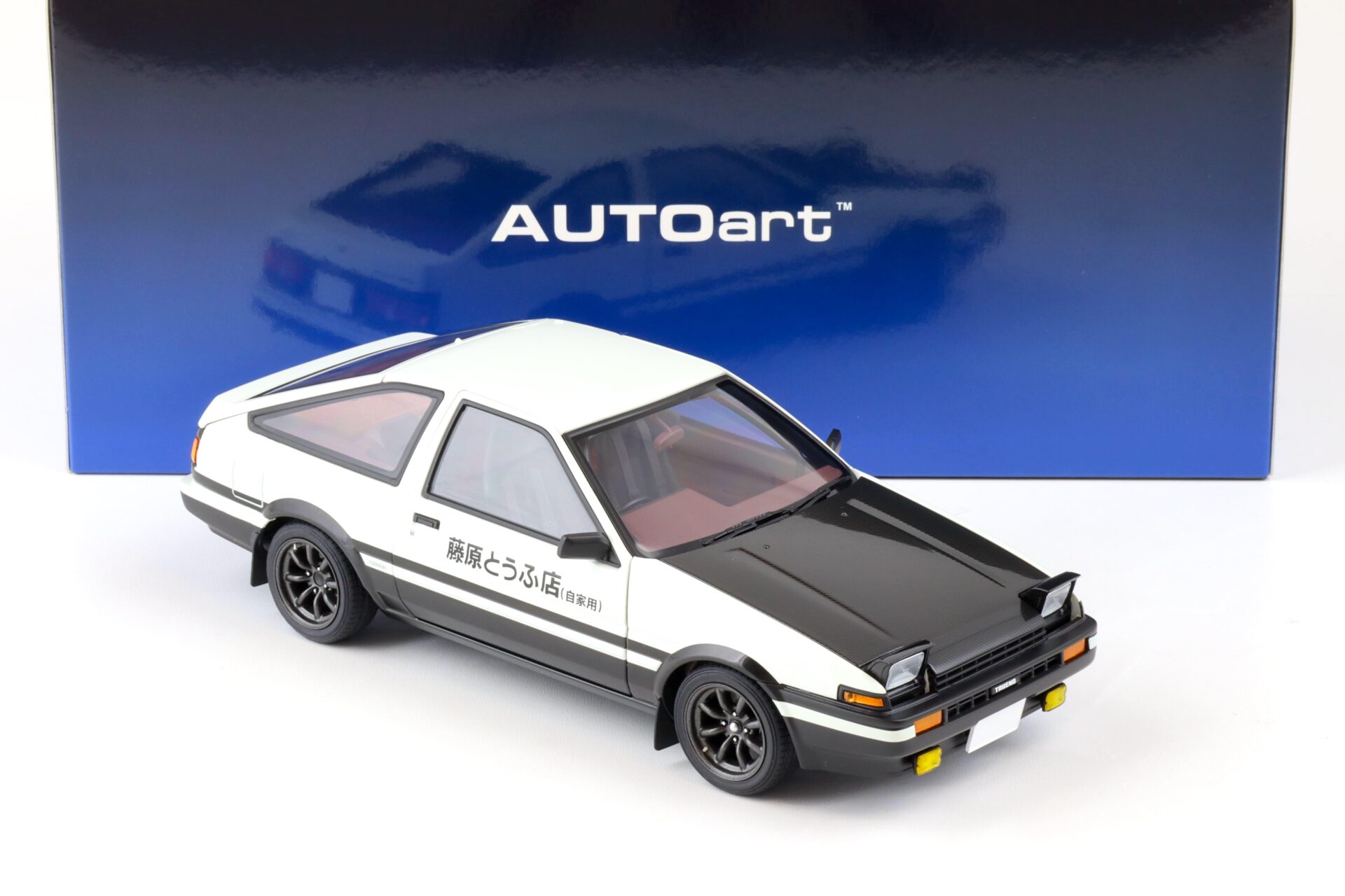 1:18 AUTOart Toyota Sprinter Trueno AE86 INITIAL D PROJECT D Final Version white 78786