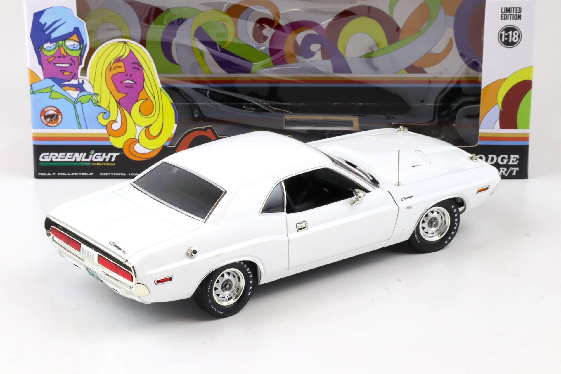 1:18 Greenlight 1970 Dodge Challenger R/T Coupe white Run with the Dodge Scat Pack