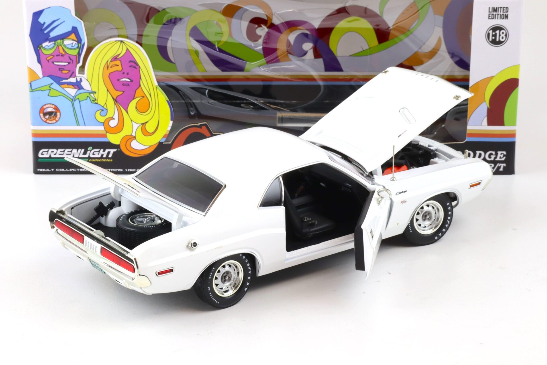 1:18 Greenlight 1970 Dodge Challenger R/T Coupe white Run with the Dodge Scat Pack
