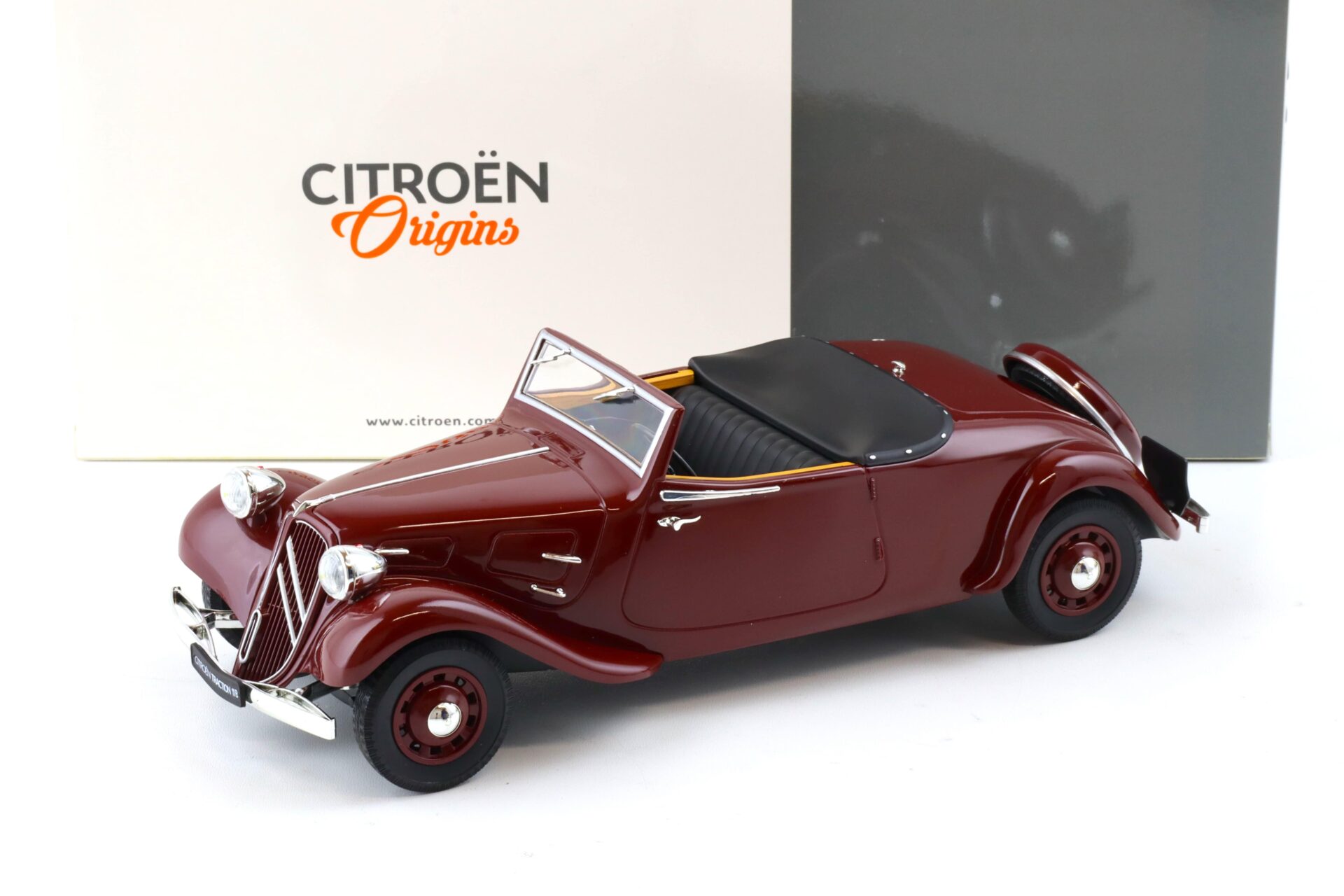 ID 89419 orig 1.jpg 1:18 Norev Citroen Traction Cabriolet 1939 dark red Citroen Origins Dealer