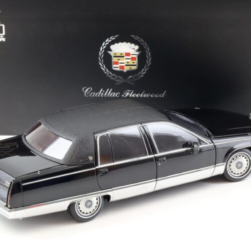 1:18 XiaoGuang Model 1993 Cadillac Fleetwood Brougham Limousine black- leather seats