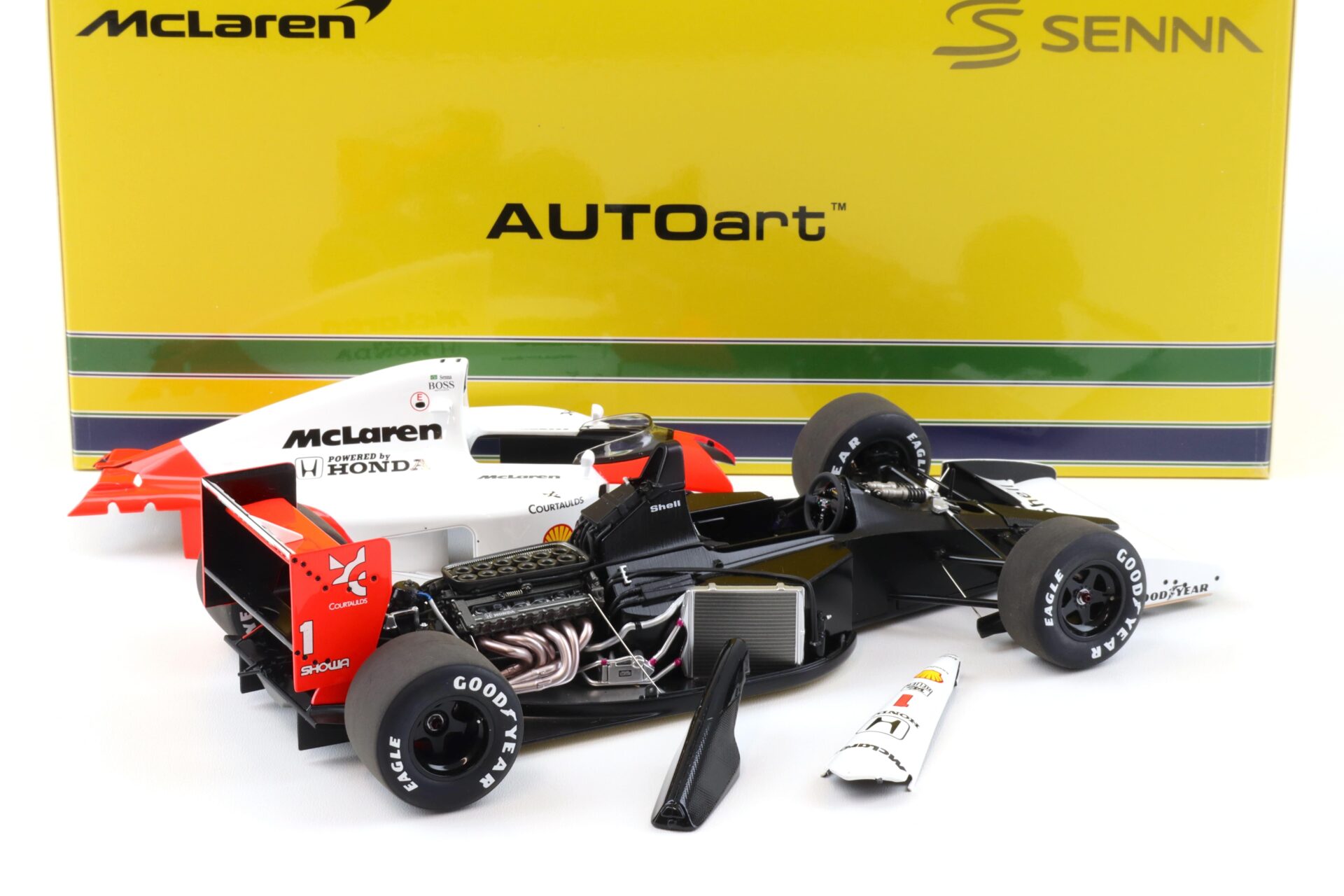 1:18 AUTOart McLAREN Honda MP4/6 Japanese GP 1991 A.Senna #1 with McLaren Logo 89140
