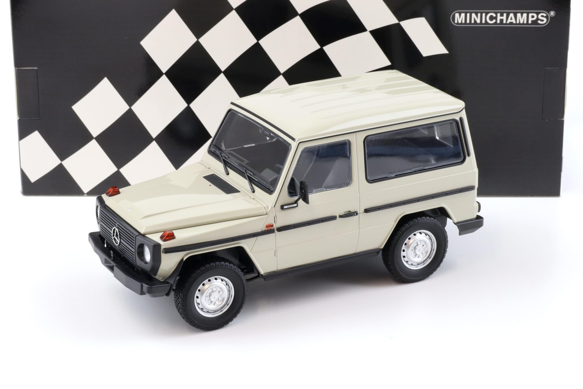 1:18 Minichamps Mercedes G-Klasse 230G G-Model SWB W460 grey 1980