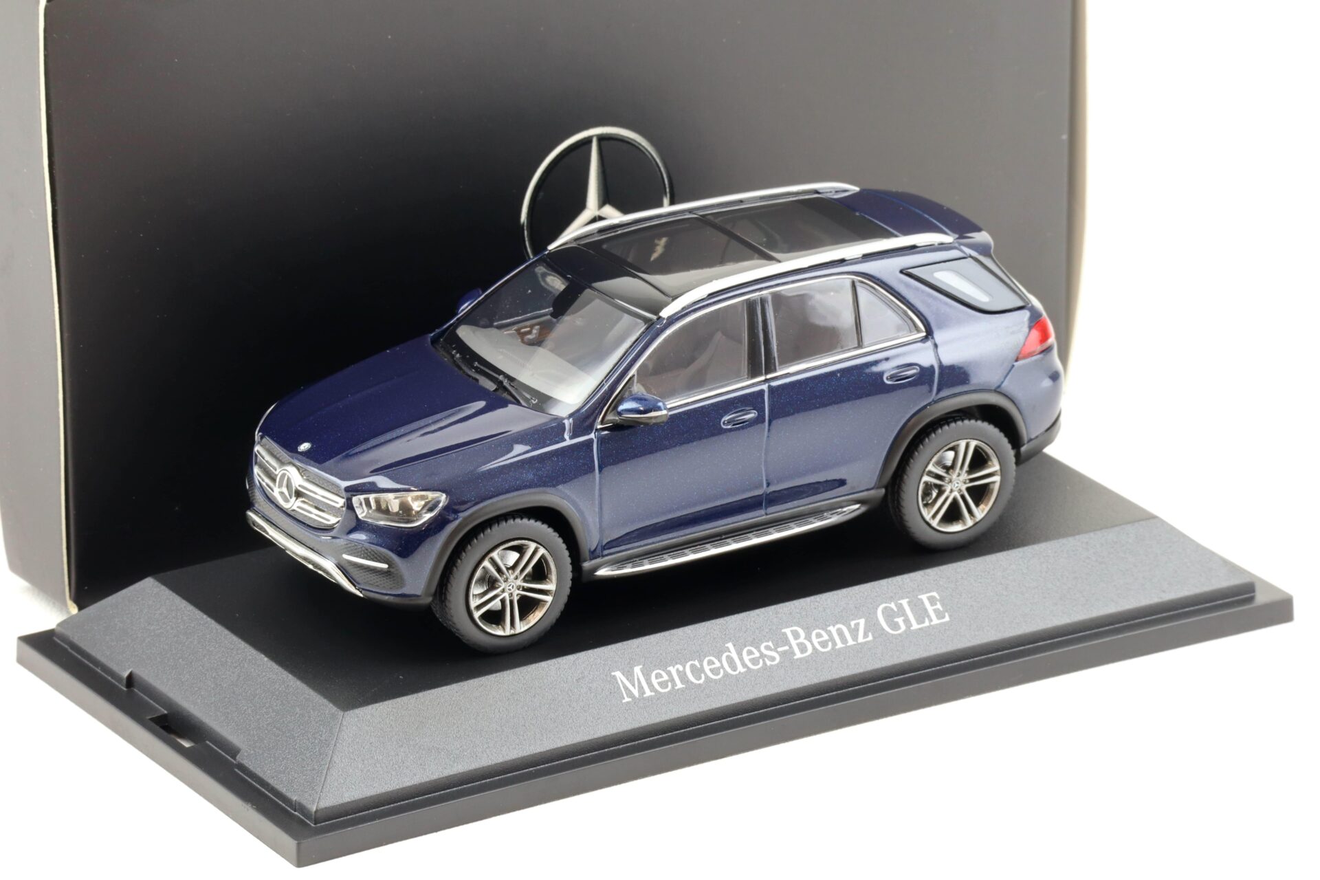 1:43 Norev Mercedes GLE V167 SUV cavansite blue DEALER VERSION