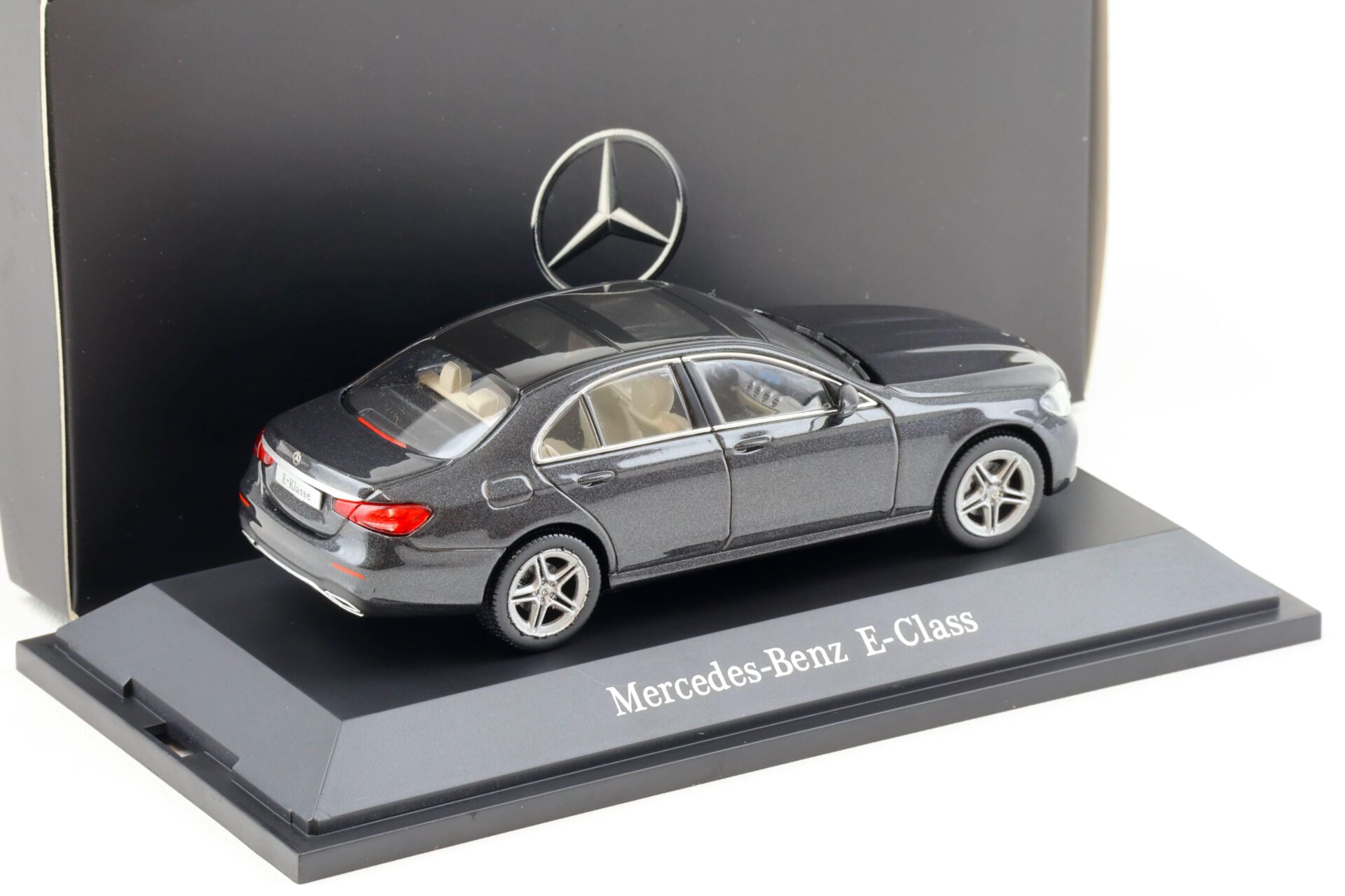 1:43 iScale Mercedes E-Klasse W213 Limousine 2021 graphite grey DEALER VERSION