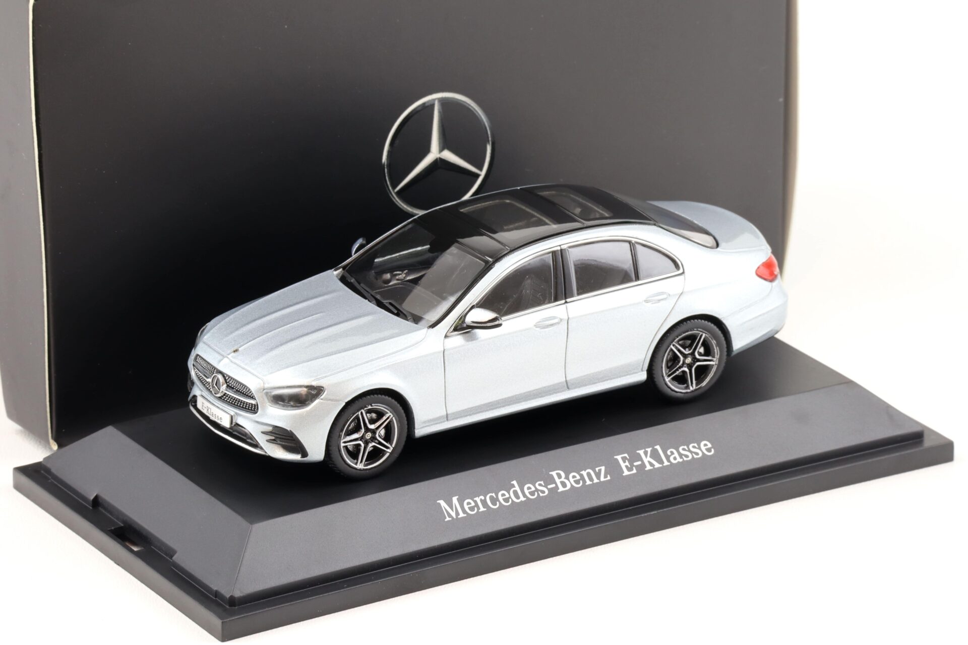 1:43 iScale Mercedes E-Klasse W213 Limousine 2021 hightech silver DEALER VERSION