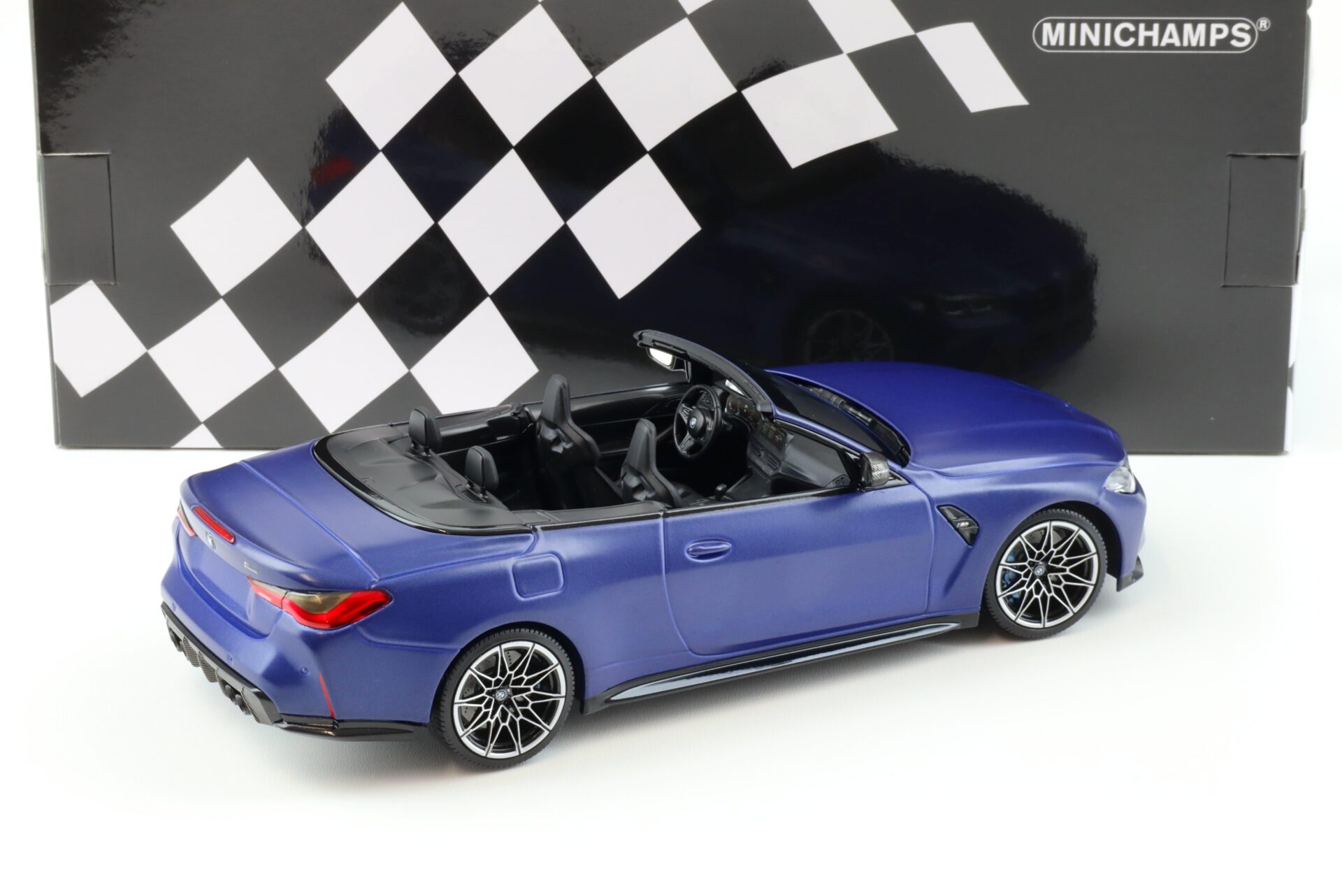1:18 Minichamps BMW M4 Convertible (G83) matt blue metallic 2020