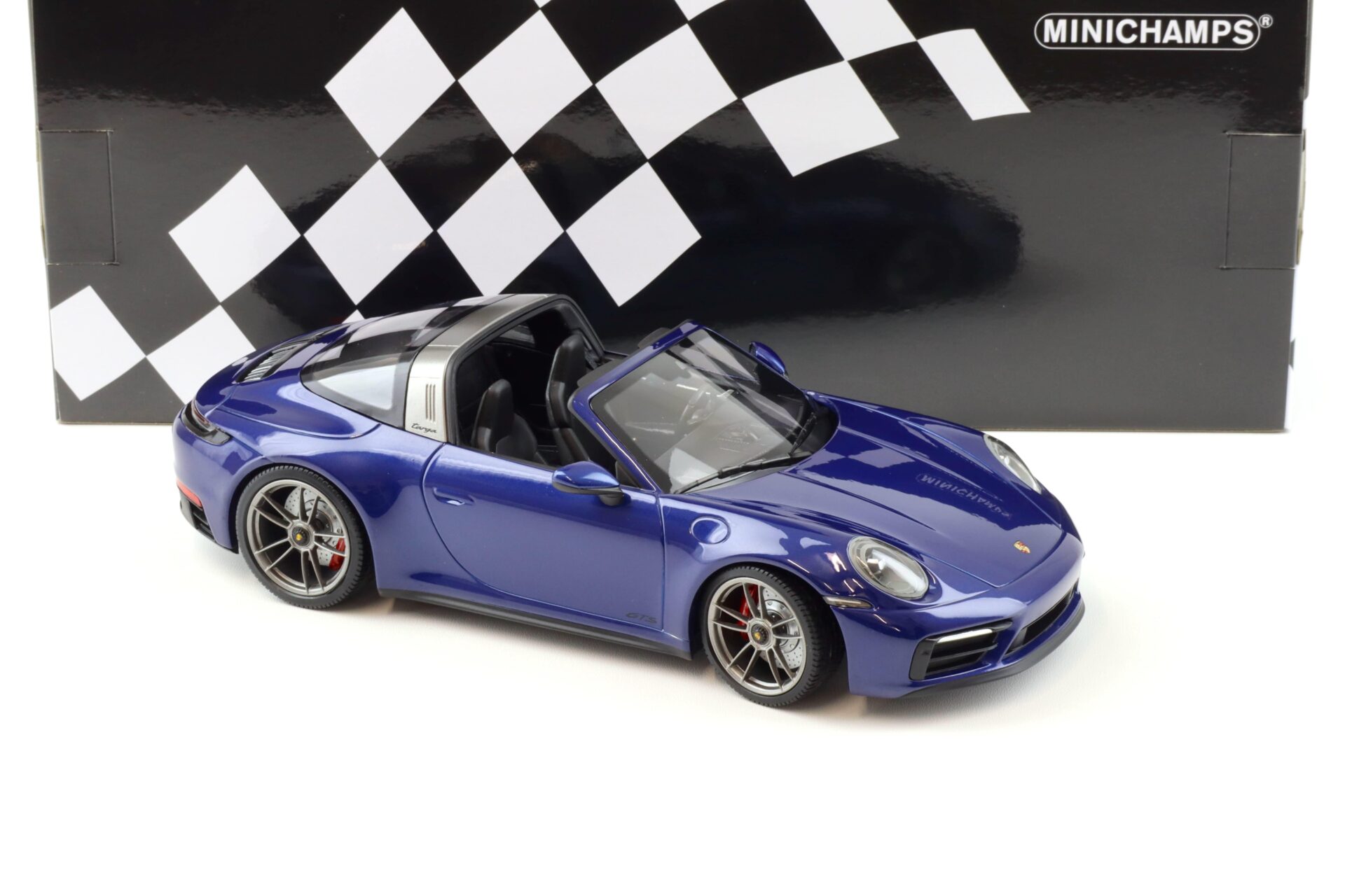 1:18 Minichamps Porsche 911 992 Targa 4 GTS 2021 blue metallic