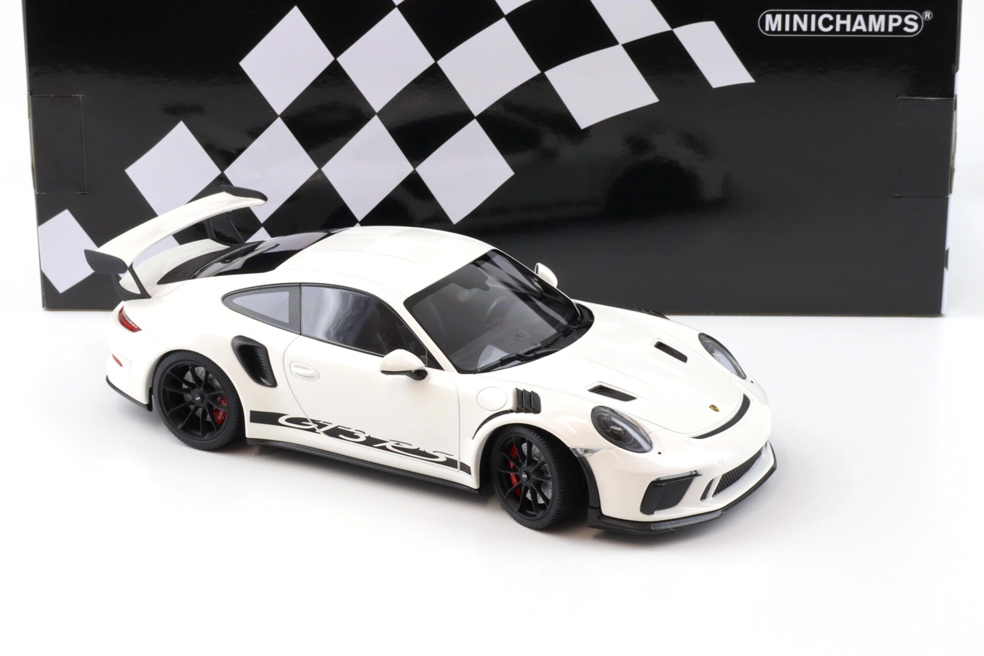 1:18 Minichamps Porsche 911 991.2 GT3 RS white/ black wheels 2019
