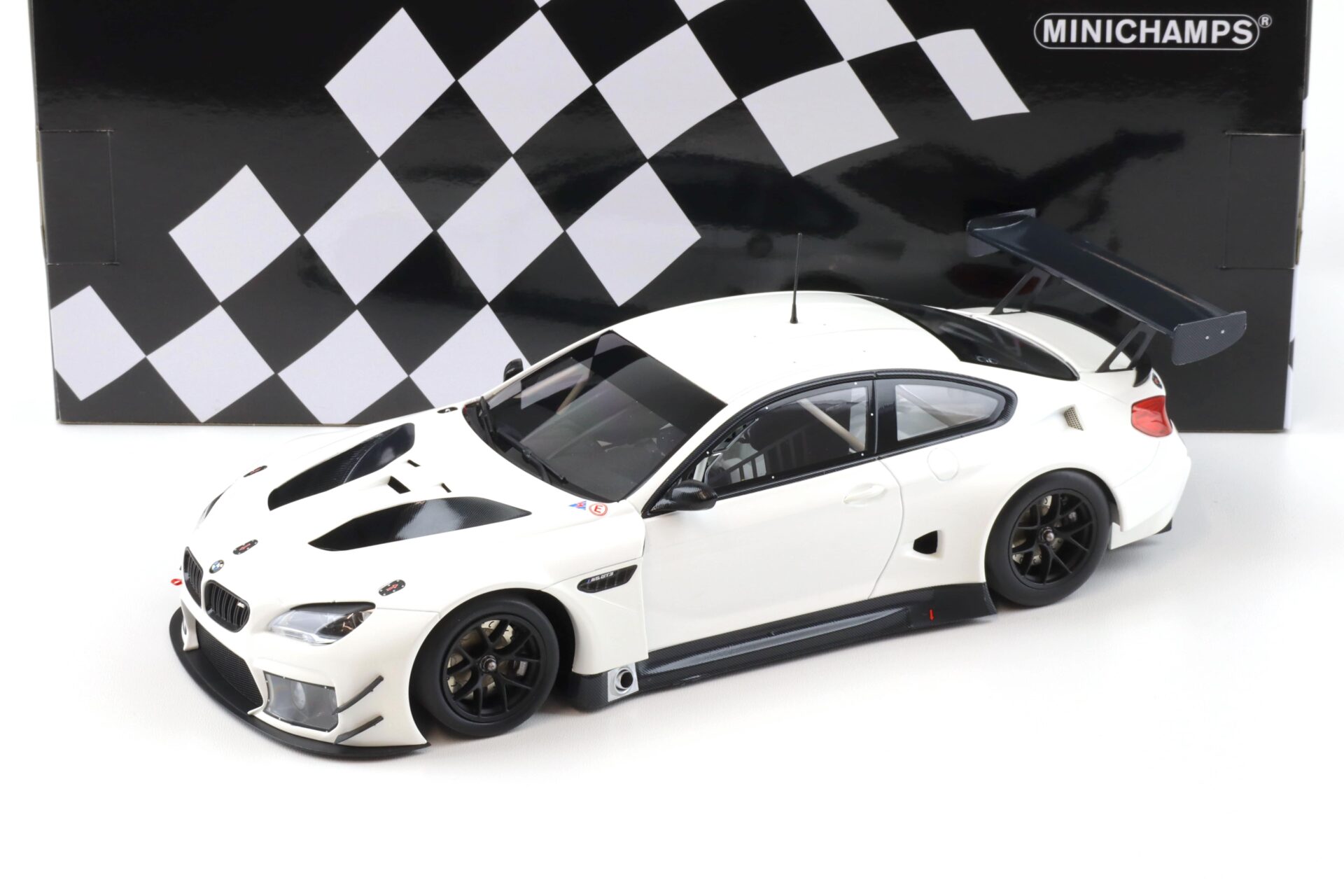 1:18 Minichamps BMW M6 GT3 Plain Body Version white 2016