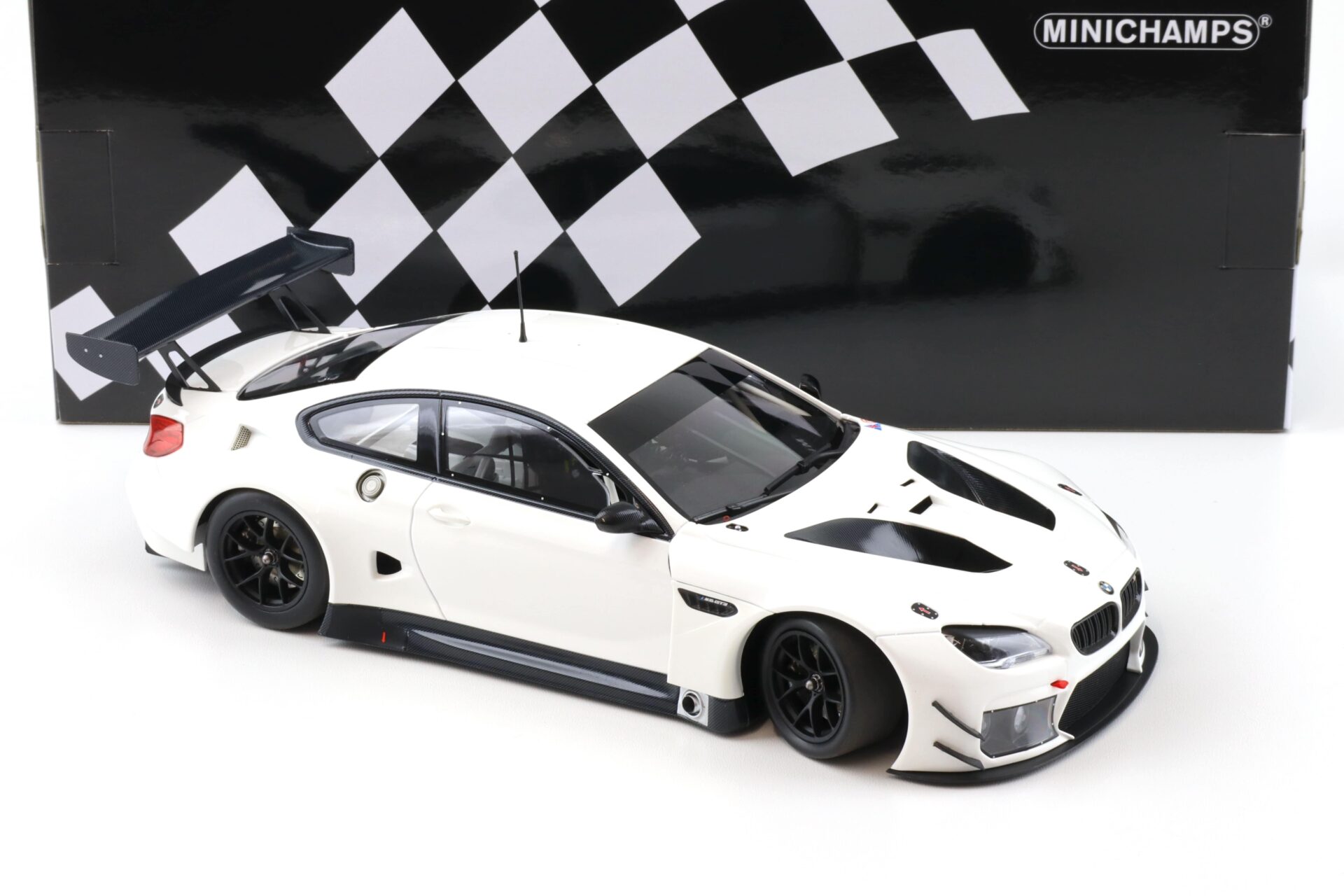 1:18 Minichamps BMW M6 GT3 Plain Body Version white 2016