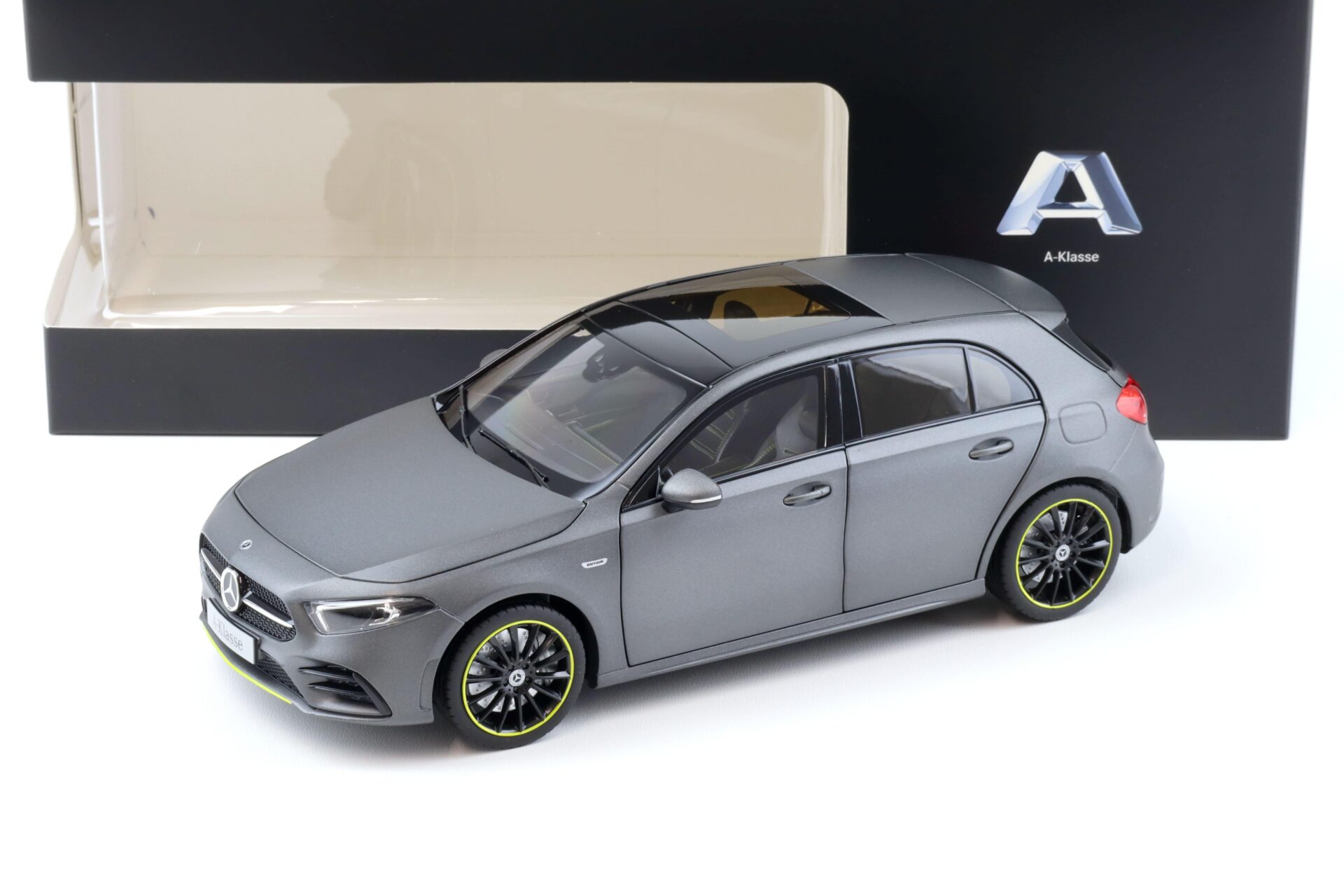 1:18 Norev Mercedes A-Klasse W177 AMG Line mountain grey magno DEALER VERSION