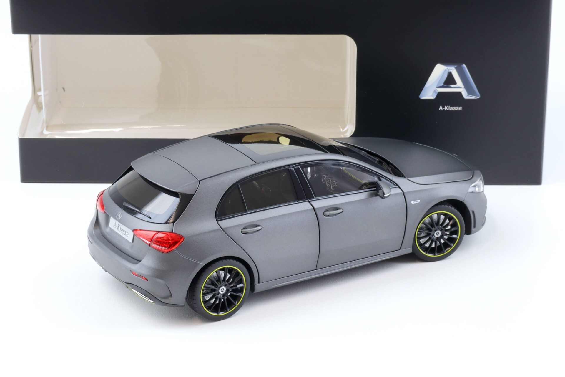 1:18 Norev Mercedes A-Klasse W177 AMG Line mountain grey magno DEALER VERSION
