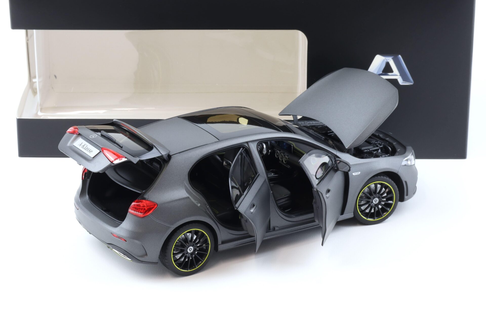 1:18 Norev Mercedes A-Klasse W177 AMG Line mountain grey magno DEALER VERSION