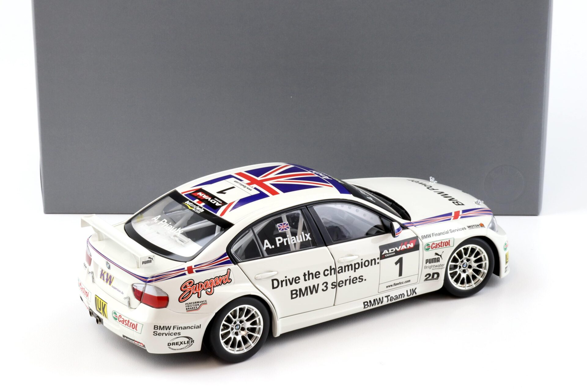 1:18 Kyosho BMW 320si E46 WTCC 2006 Team Great Britain Priaulx DEALER VERSION