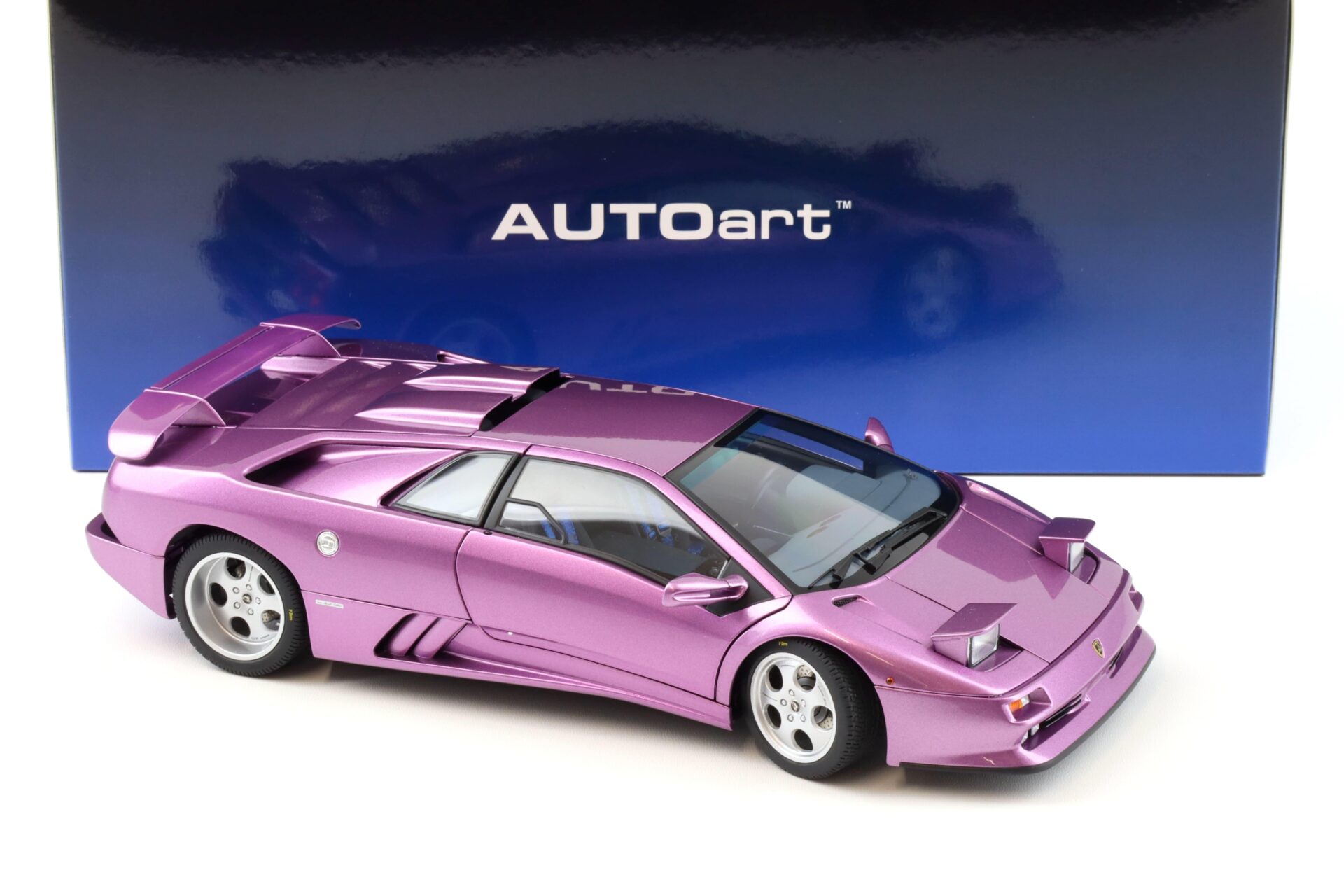1:18 AUTOart Lamborghini Diablo SE30 JOTA 1995 viola SE30/ metallic purple 79142