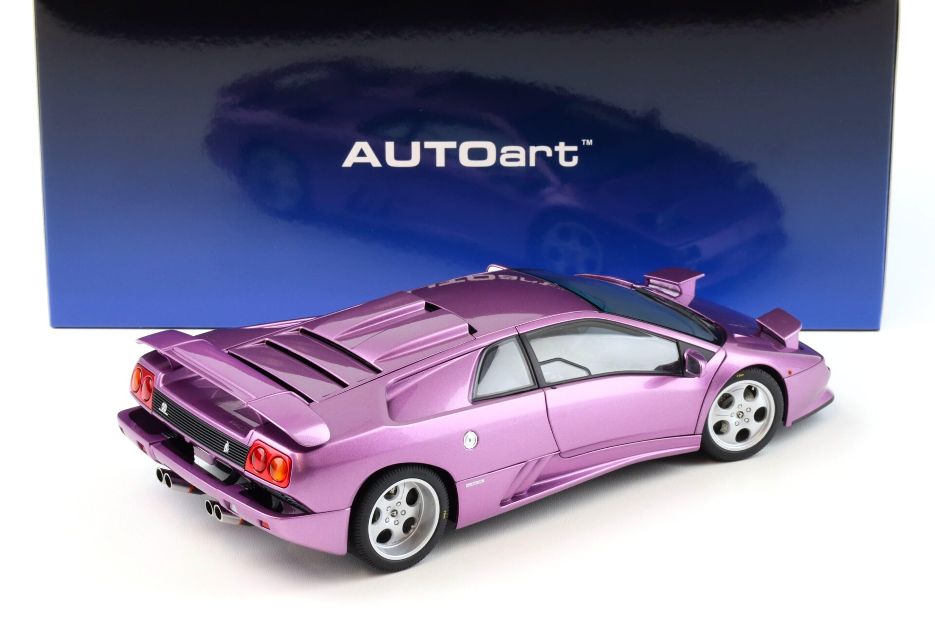 1:18 AUTOart Lamborghini Diablo SE30 JOTA 1995 viola SE30/ metallic purple 79142