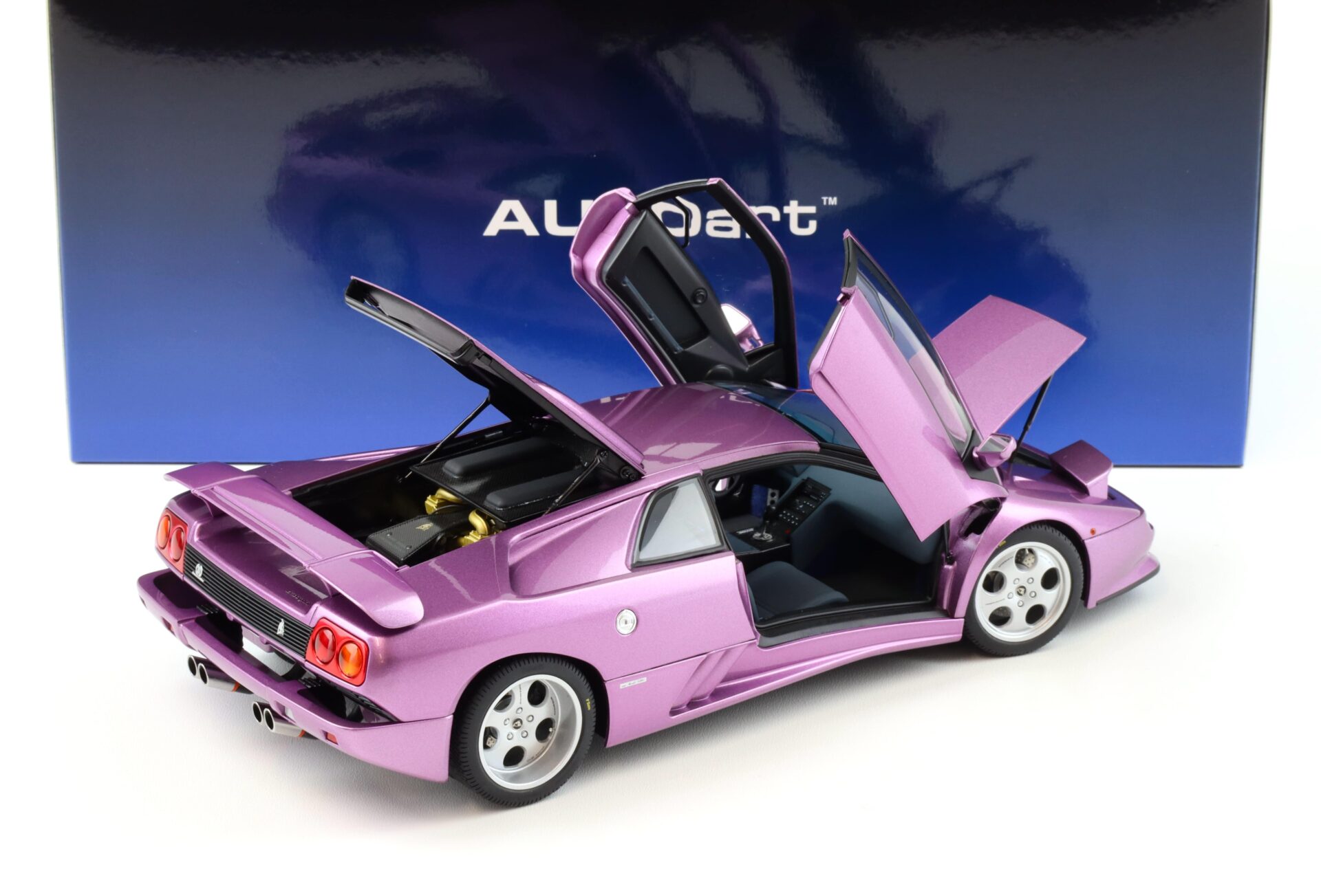 1:18 AUTOart Lamborghini Diablo SE30 JOTA 1995 viola SE30/ metallic purple 79142